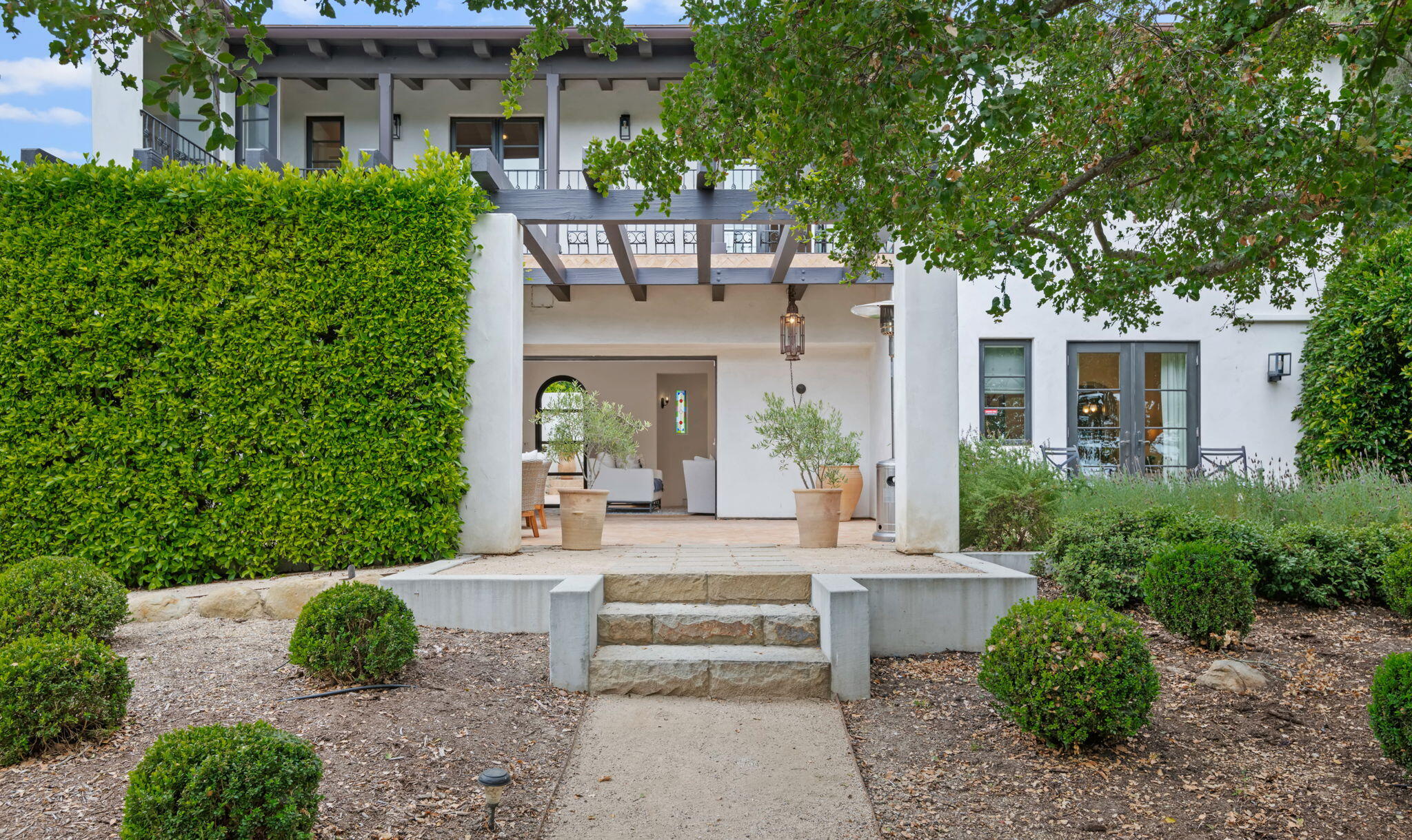 Santa Barbara, California 93105, United States, 4 Bedrooms Bedrooms, ,5 BathroomsBathrooms,Residential,Active,160092