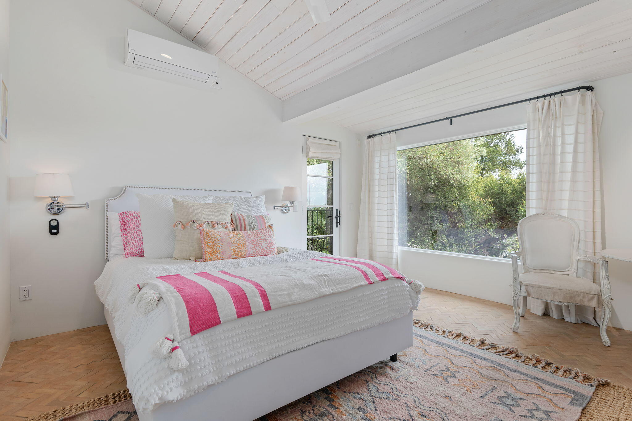 Santa Barbara, California 93105, United States, 4 Bedrooms Bedrooms, ,5 BathroomsBathrooms,Residential,Active,160092