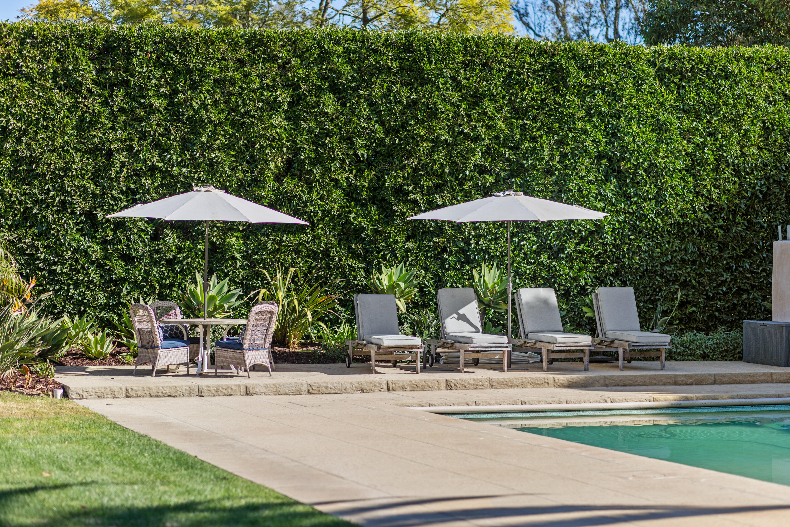 Santa Barbara, California 93110, United States, 3 Bedrooms Bedrooms, ,3 BathroomsBathrooms,Residential,Pending,14747