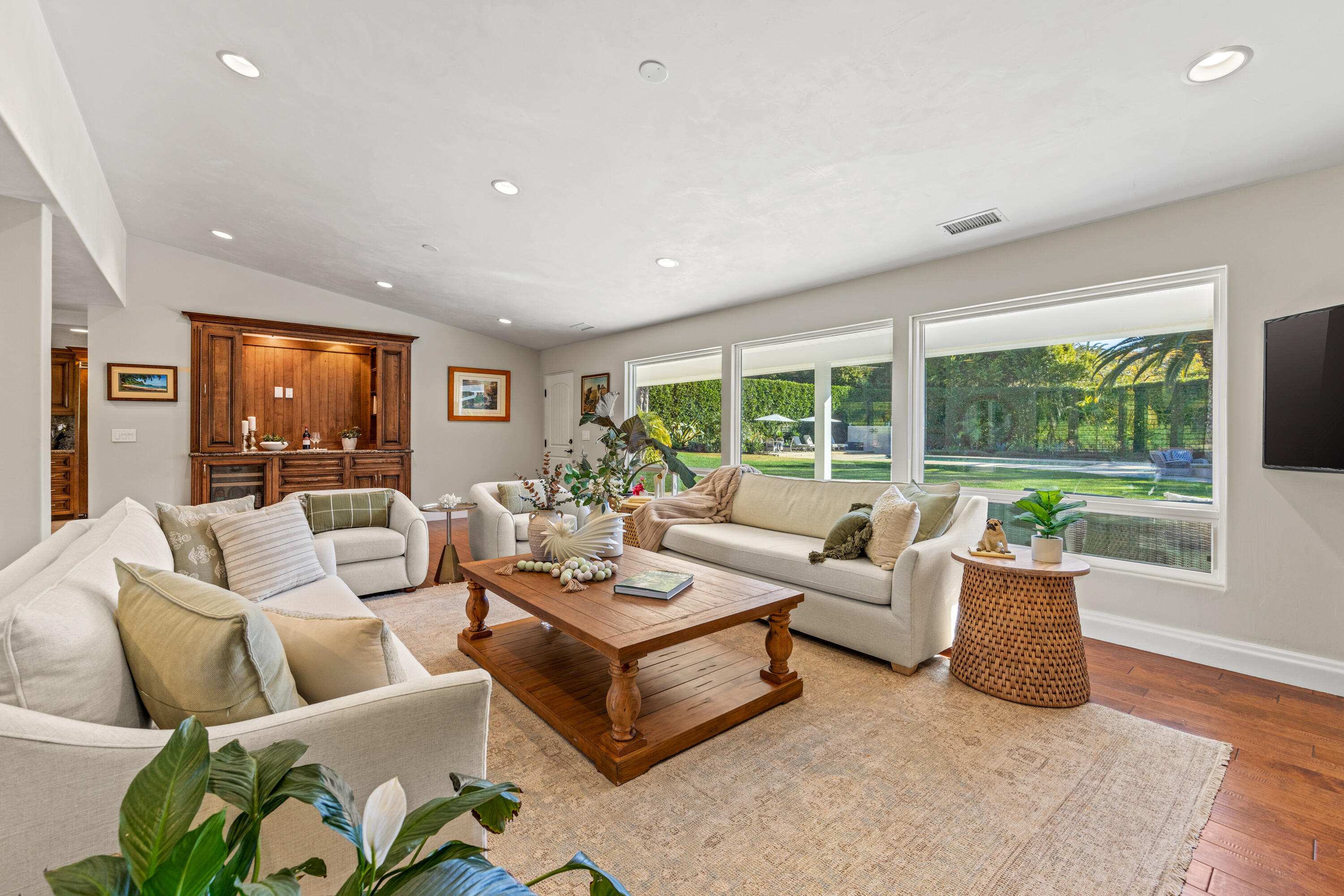 Santa Barbara, California 93110, United States, 3 Bedrooms Bedrooms, ,3 BathroomsBathrooms,Residential,Pending,14747