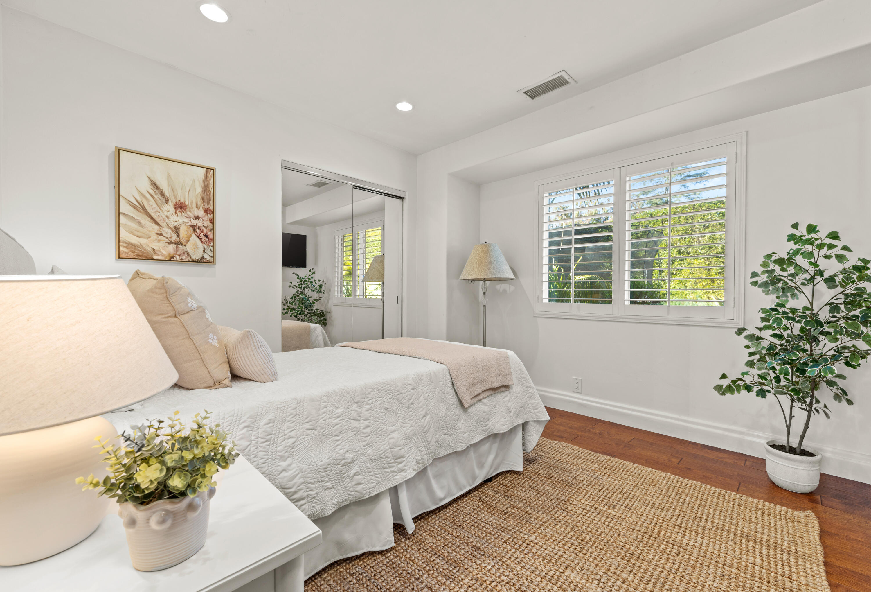 Santa Barbara, California 93110, United States, 3 Bedrooms Bedrooms, ,3 BathroomsBathrooms,Residential,Pending,14747