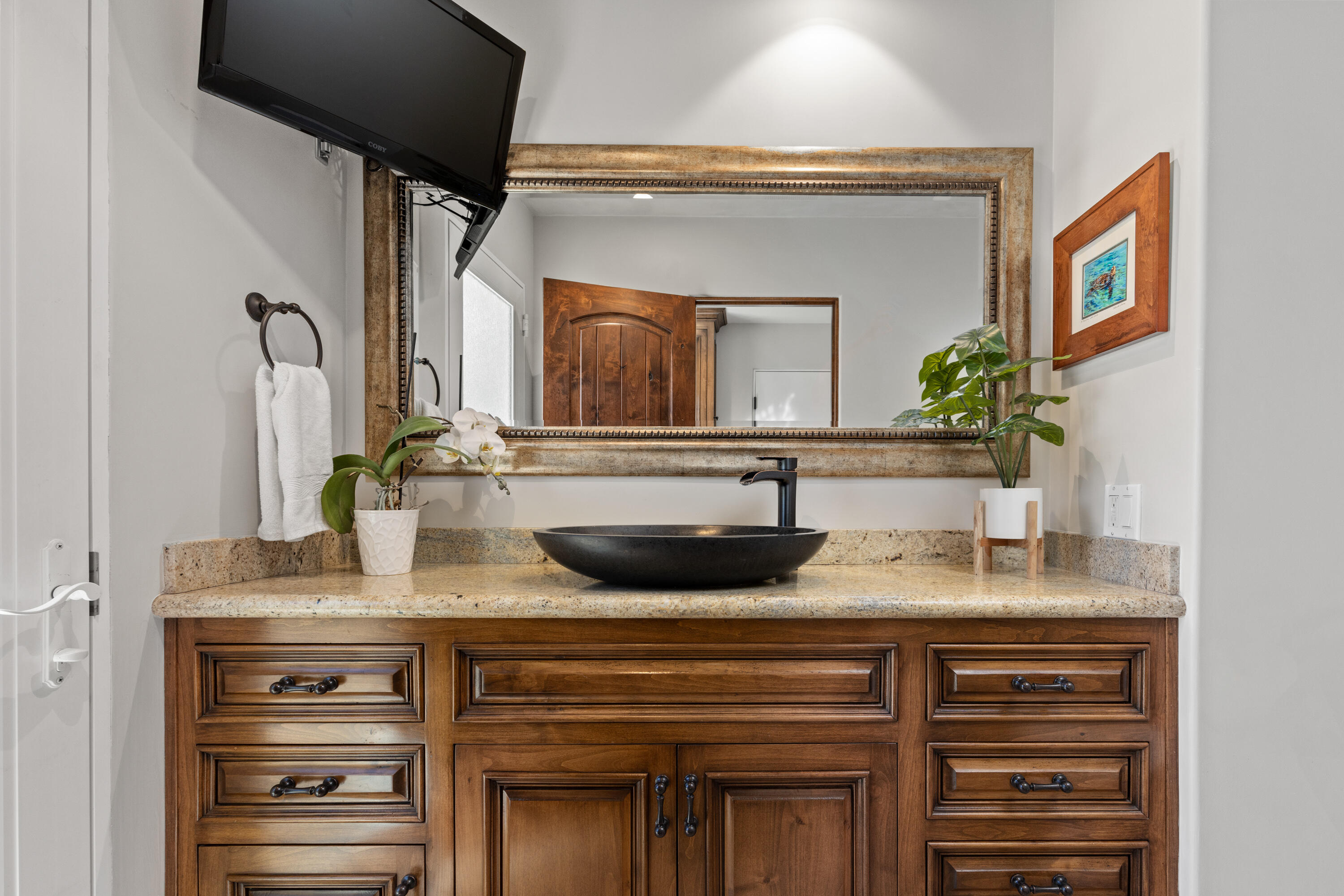 Santa Barbara, California 93110, United States, 3 Bedrooms Bedrooms, ,3 BathroomsBathrooms,Residential,Pending,14747