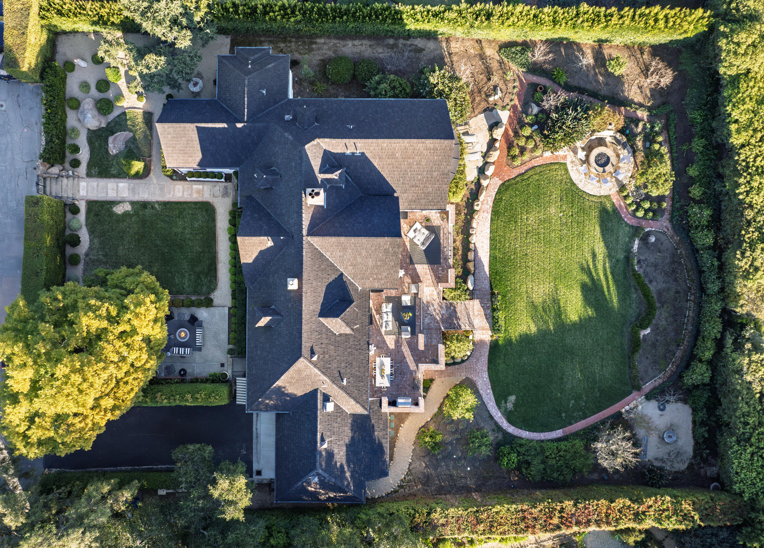 Santa Barbara, California 93103, United States, 4 Bedrooms Bedrooms, ,5 BathroomsBathrooms,Residential,Active,105602