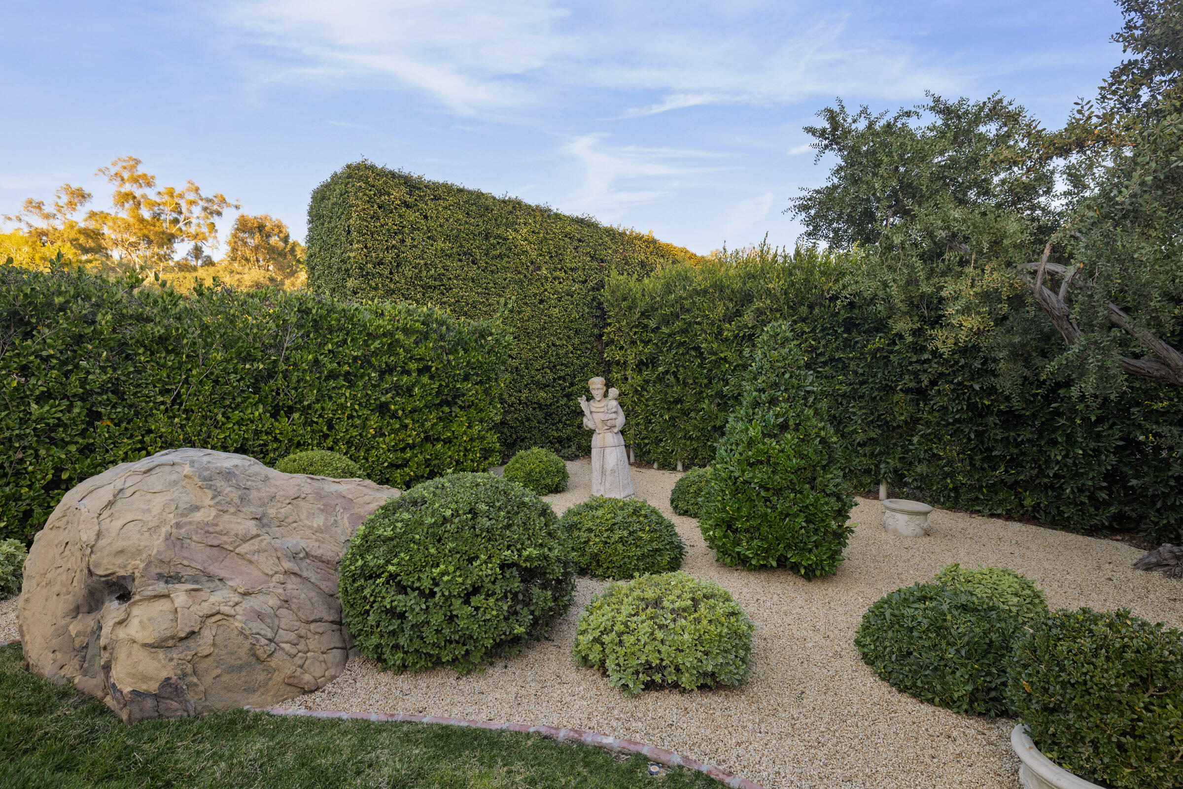 Santa Barbara, California 93103, United States, 4 Bedrooms Bedrooms, ,5 BathroomsBathrooms,Residential,Active,105602