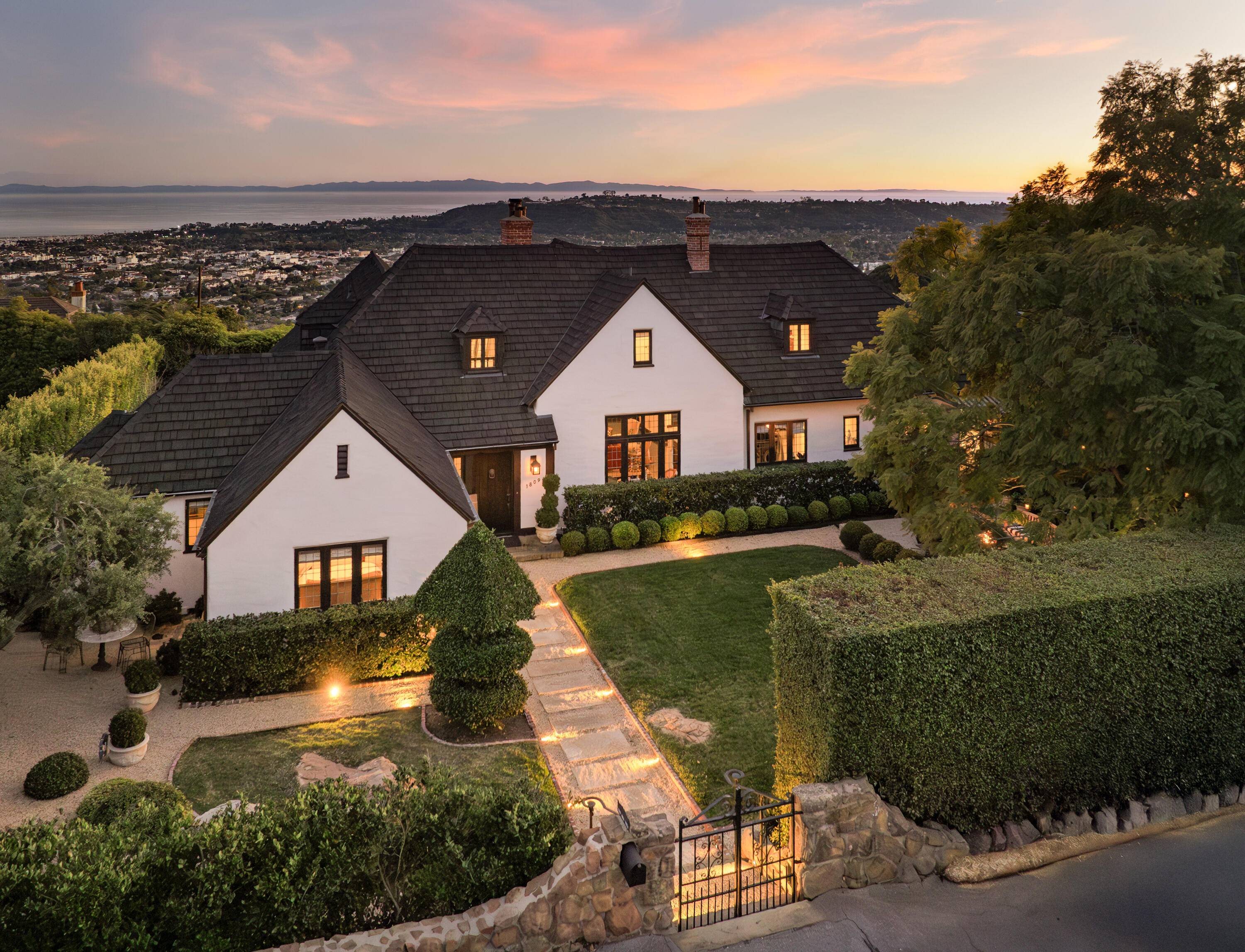 Santa Barbara, California 93103, United States, 4 Bedrooms Bedrooms, ,5 BathroomsBathrooms,Residential,Active,105602