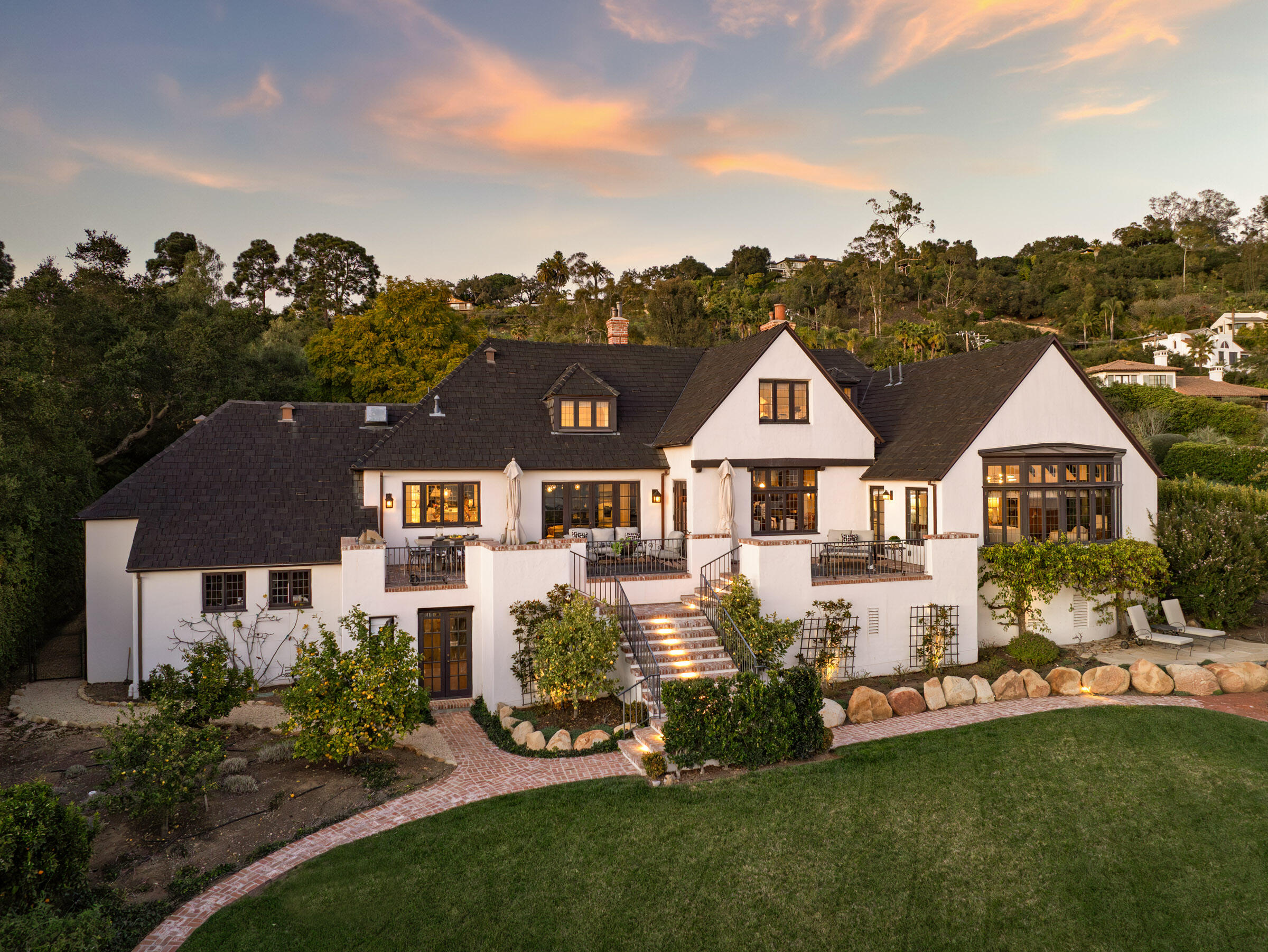 Santa Barbara, California 93103, United States, 4 Bedrooms Bedrooms, ,5 BathroomsBathrooms,Residential,Active,105602