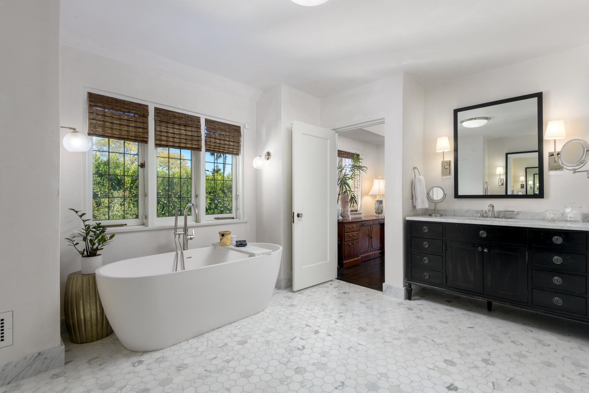 Santa Barbara, California 93103, United States, 4 Bedrooms Bedrooms, ,5 BathroomsBathrooms,Residential,Active,105602