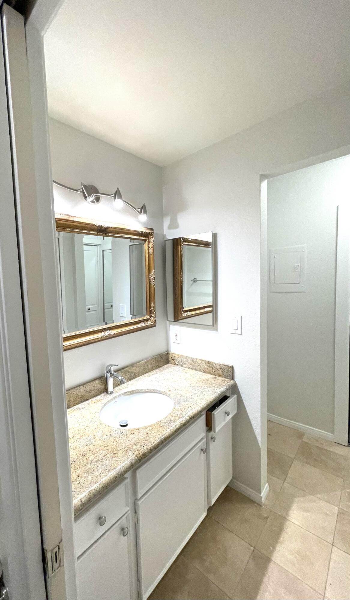 Carpinteria, California 93013, United States, 2 Bedrooms Bedrooms, ,2 BathroomsBathrooms,Residential,Active,164532