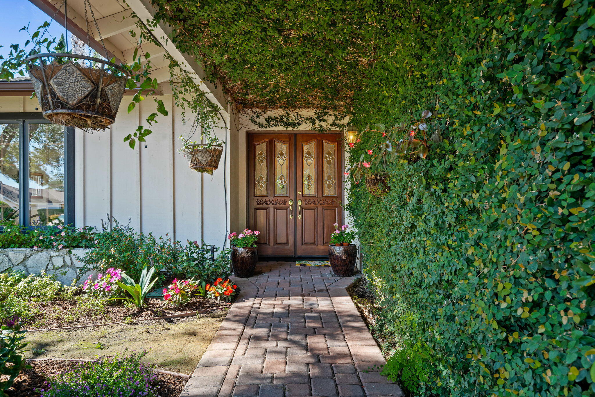 Goleta, California 93117, United States, 5 Bedrooms Bedrooms, ,3 BathroomsBathrooms,Residential,Active,243546