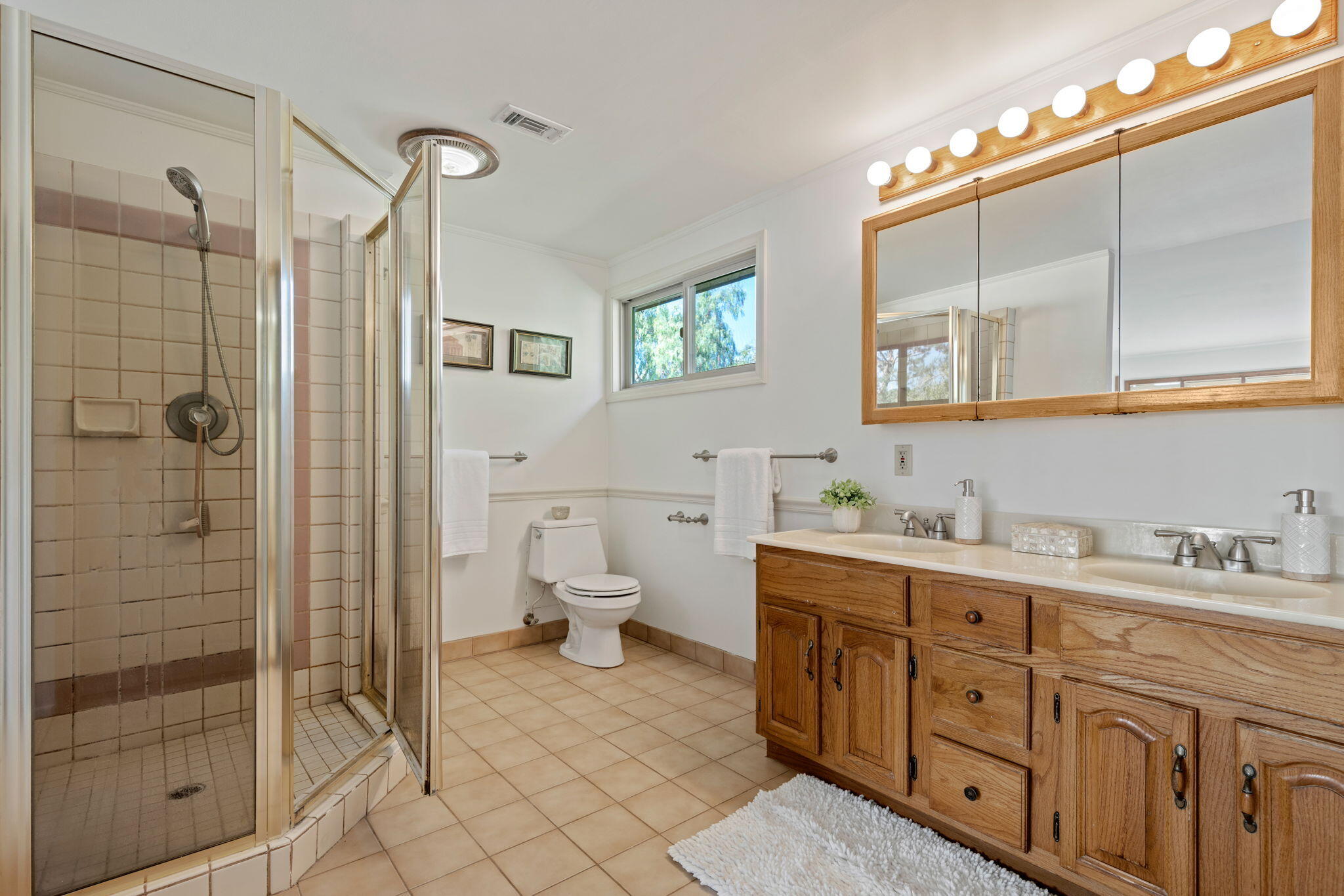 Goleta, California 93117, United States, 5 Bedrooms Bedrooms, ,3 BathroomsBathrooms,Residential,Active,243546