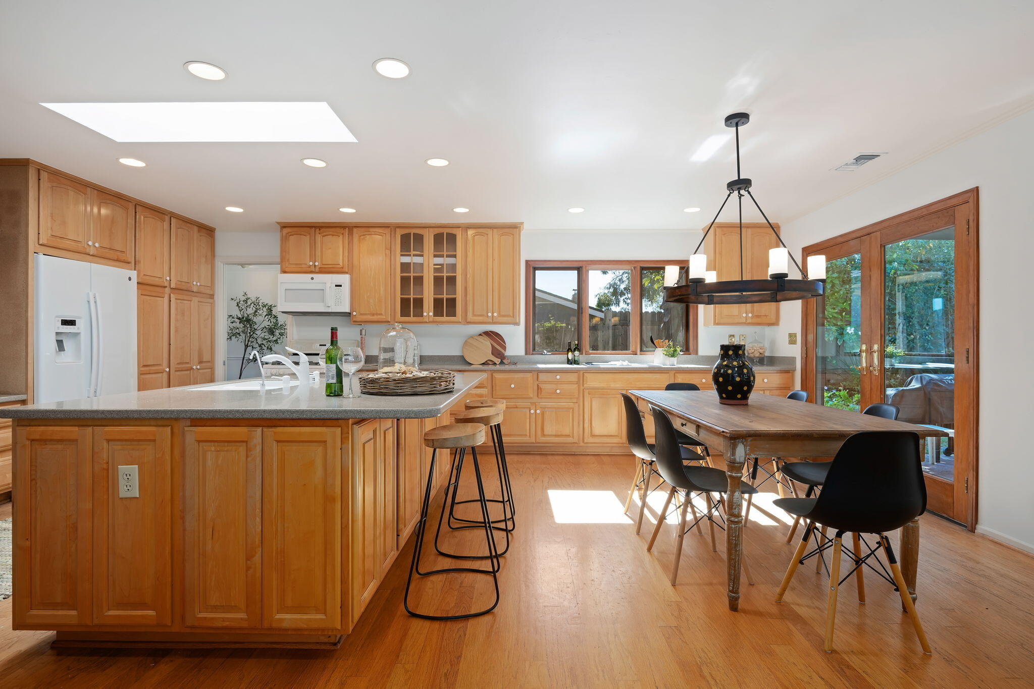 Goleta, California 93117, United States, 5 Bedrooms Bedrooms, ,3 BathroomsBathrooms,Residential,Active,243546