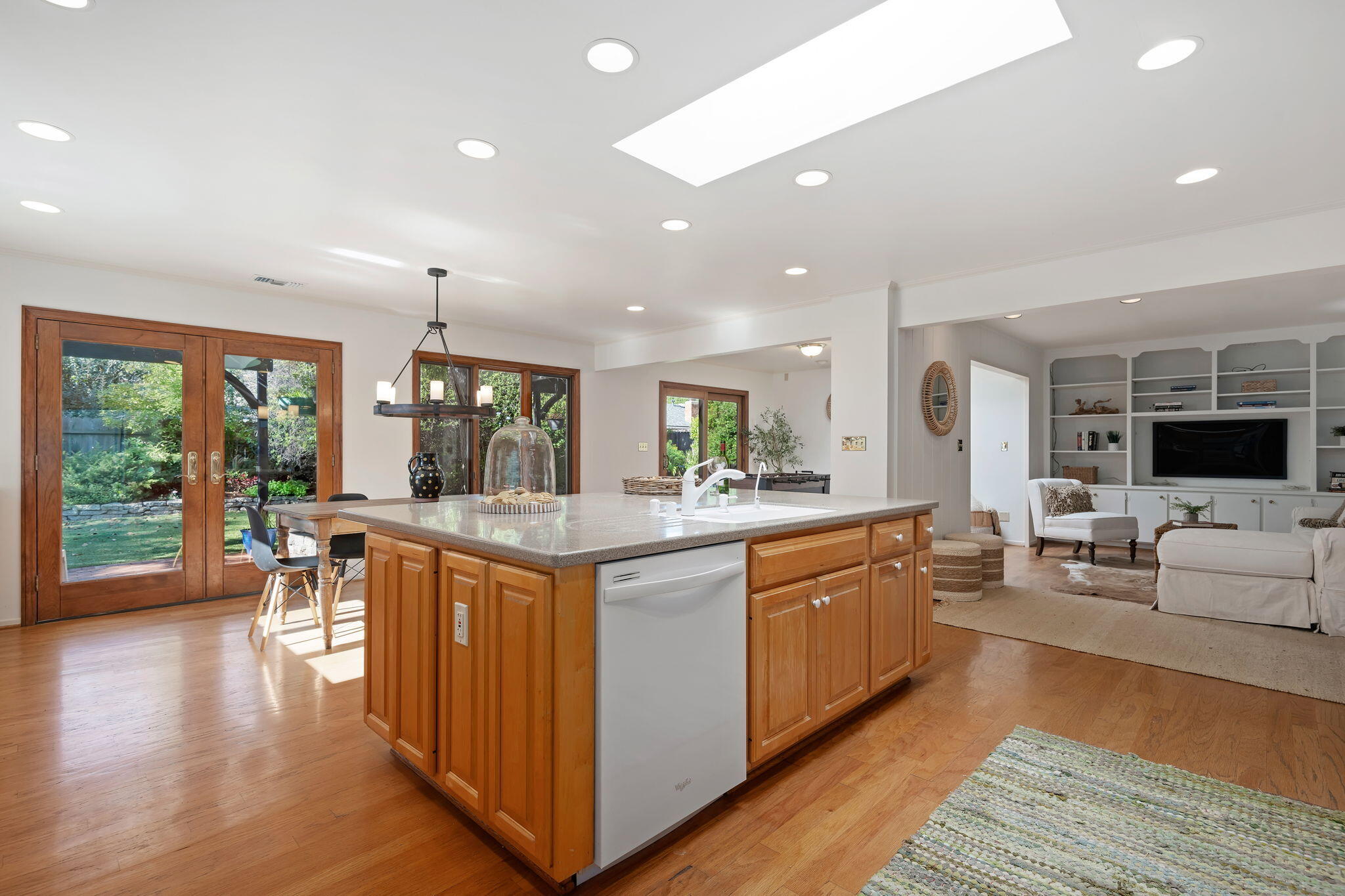 Goleta, California 93117, United States, 5 Bedrooms Bedrooms, ,3 BathroomsBathrooms,Residential,Active,243546