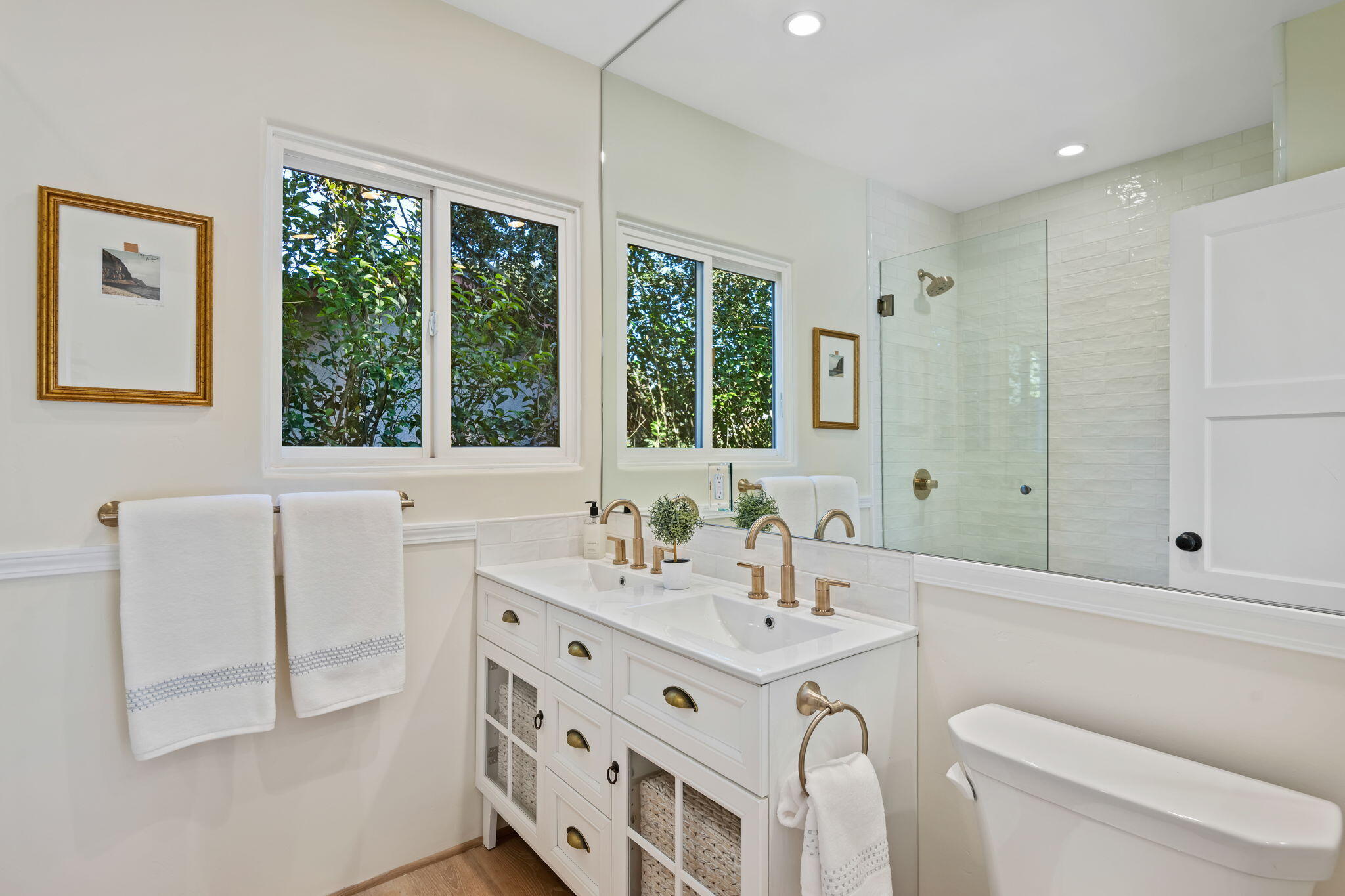 Santa Barbara, California 93109, United States, 2 Bedrooms Bedrooms, ,2 BathroomsBathrooms,Residential,Active,91835