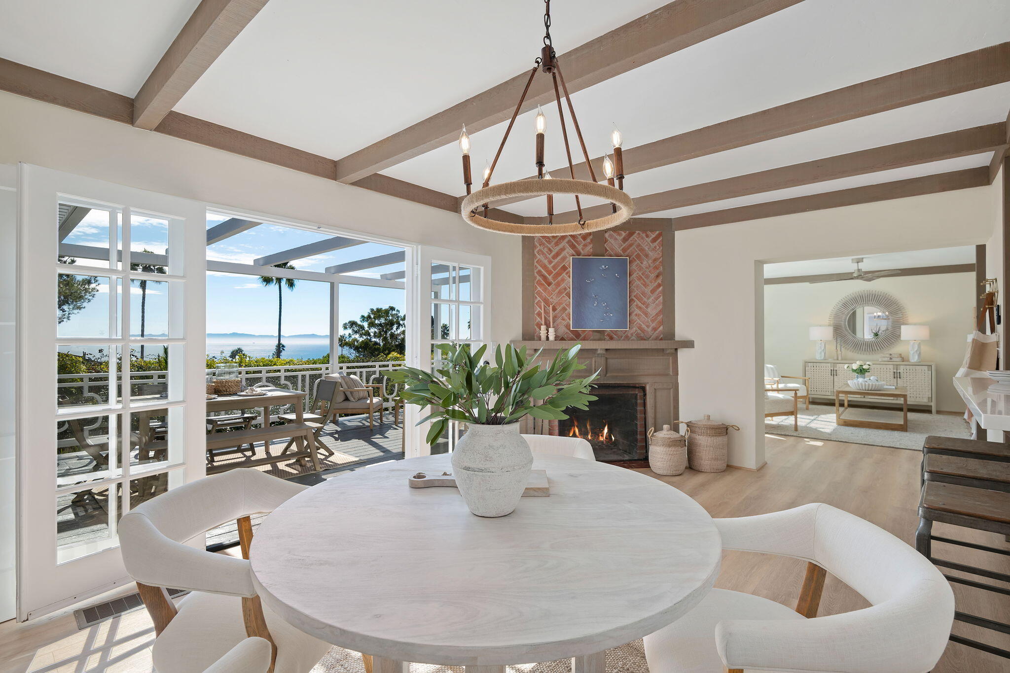 Santa Barbara, California 93109, United States, 2 Bedrooms Bedrooms, ,2 BathroomsBathrooms,Residential,Active,91835