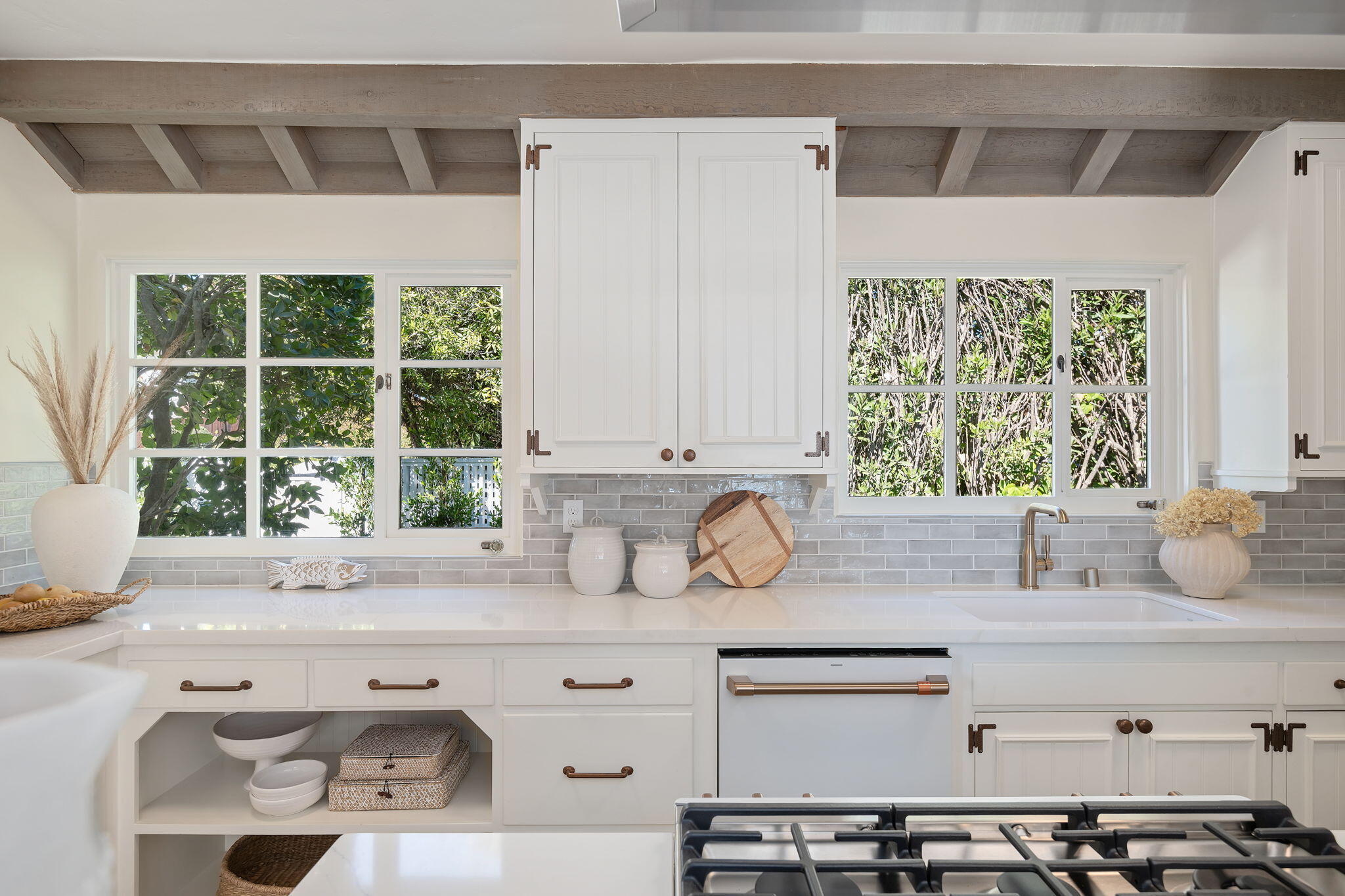 Santa Barbara, California 93109, United States, 2 Bedrooms Bedrooms, ,2 BathroomsBathrooms,Residential,Active,91835