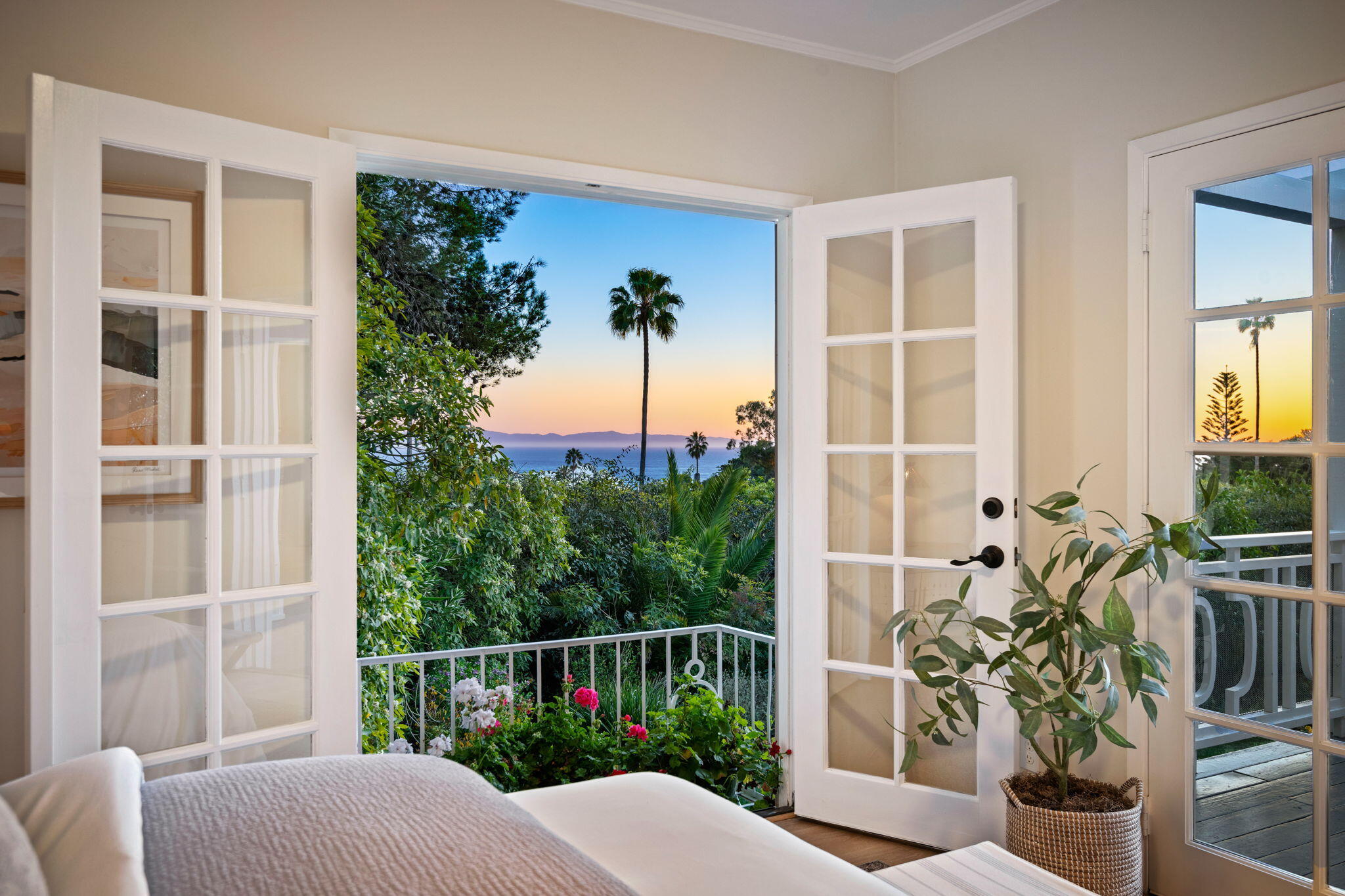 Santa Barbara, California 93109, United States, 2 Bedrooms Bedrooms, ,2 BathroomsBathrooms,Residential,Active,91835
