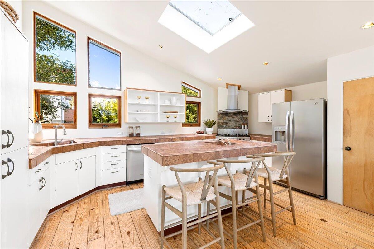 Santa Barbara, California 93105, United States, 3 Bedrooms Bedrooms, ,3 BathroomsBathrooms,Residential,Active,247199