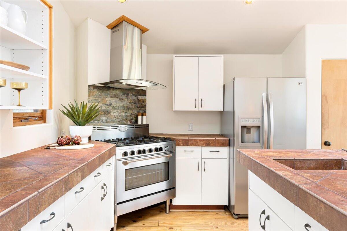 Santa Barbara, California 93105, United States, 3 Bedrooms Bedrooms, ,3 BathroomsBathrooms,Residential,Active,247199