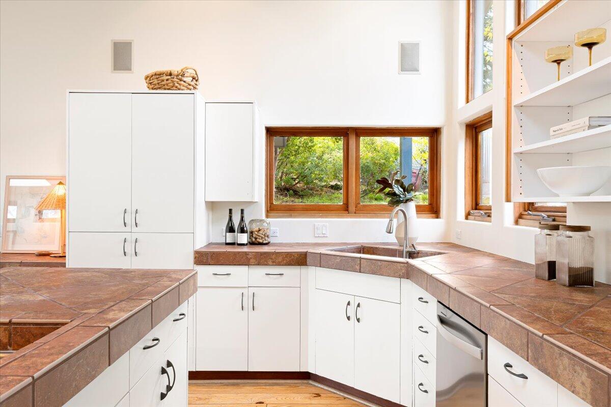 Santa Barbara, California 93105, United States, 3 Bedrooms Bedrooms, ,3 BathroomsBathrooms,Residential,Active,247199