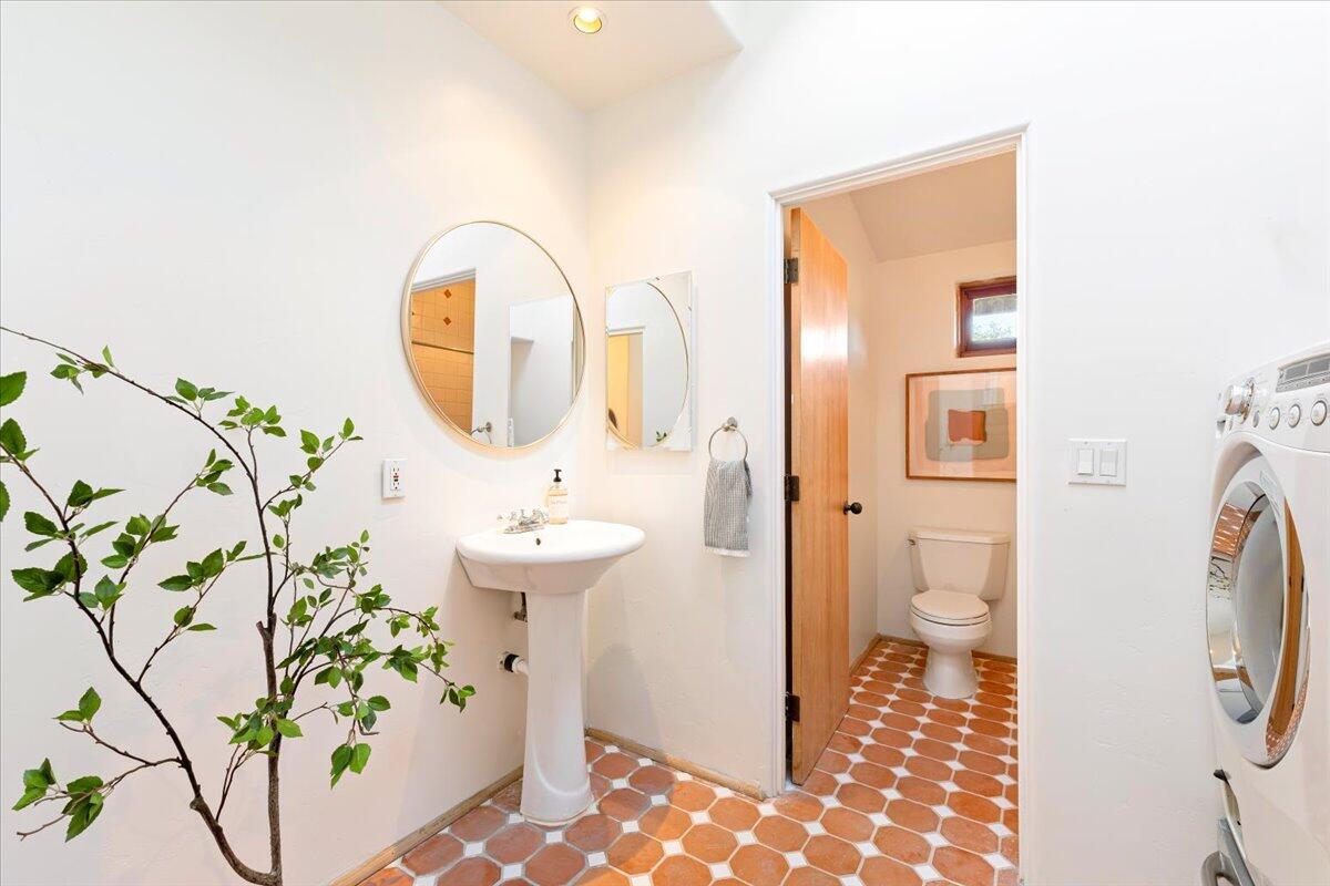 Santa Barbara, California 93105, United States, 3 Bedrooms Bedrooms, ,3 BathroomsBathrooms,Residential,Active,247199