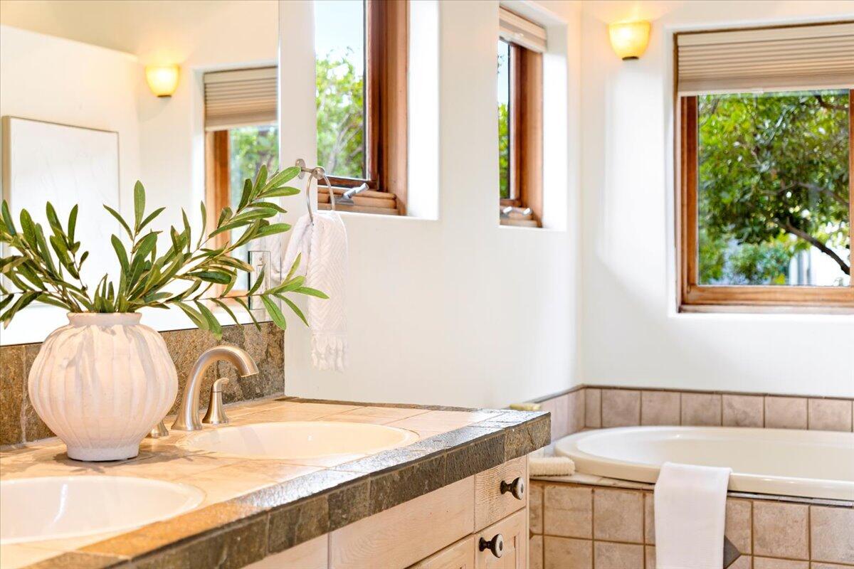 Santa Barbara, California 93105, United States, 3 Bedrooms Bedrooms, ,3 BathroomsBathrooms,Residential,Active,247199