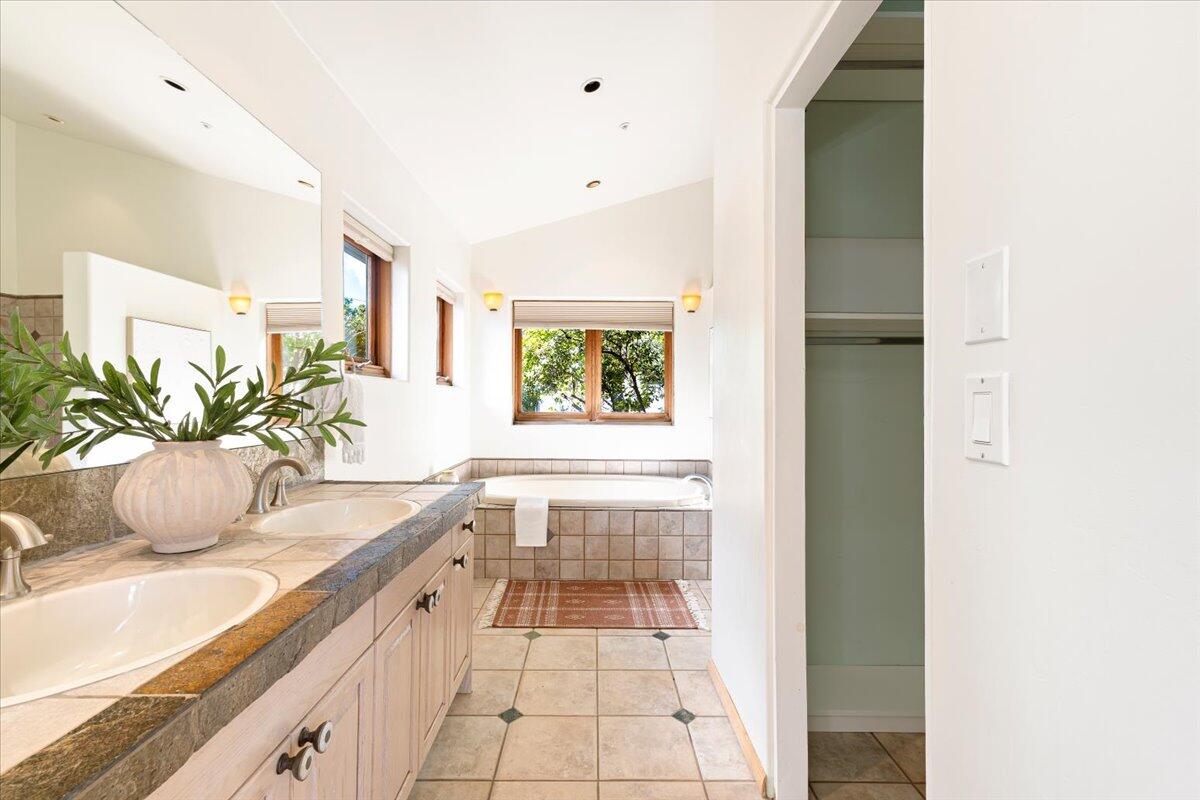 Santa Barbara, California 93105, United States, 3 Bedrooms Bedrooms, ,3 BathroomsBathrooms,Residential,Active,247199