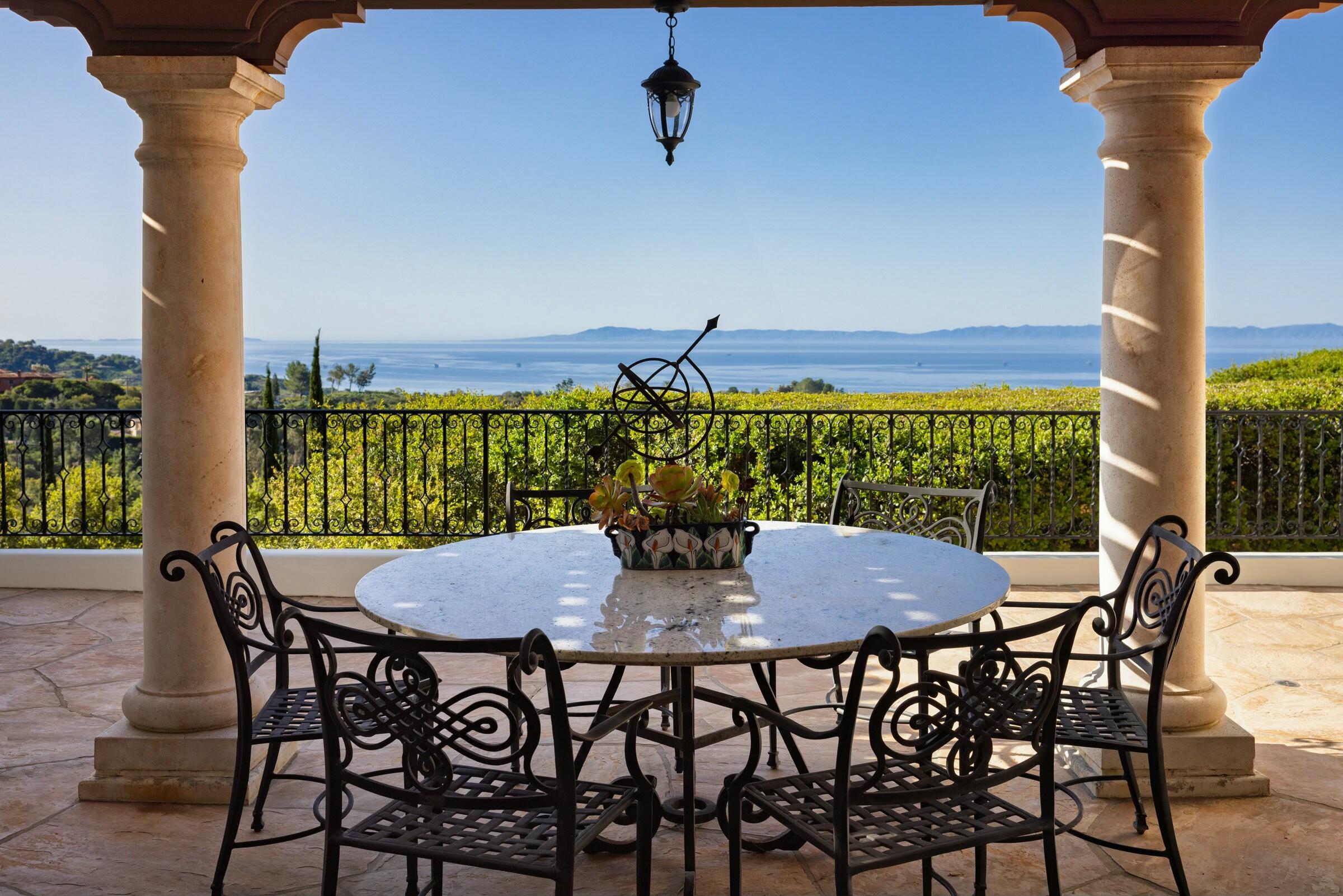 Santa Barbara, California 93108, United States, 4 Bedrooms Bedrooms, ,5 BathroomsBathrooms,Residential,Active,104618