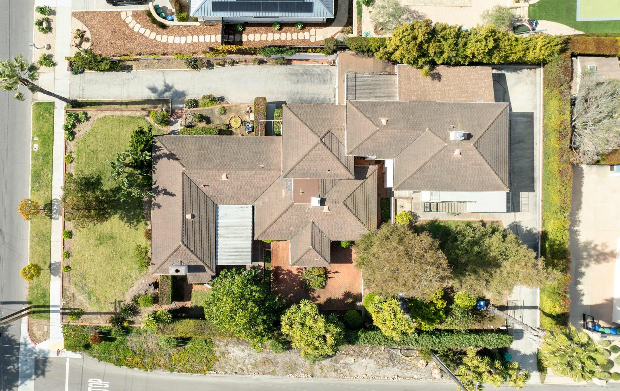 Santa Barbara, California 93105, United States, 4 Bedrooms Bedrooms, ,4 BathroomsBathrooms,Residential,Pending,86026