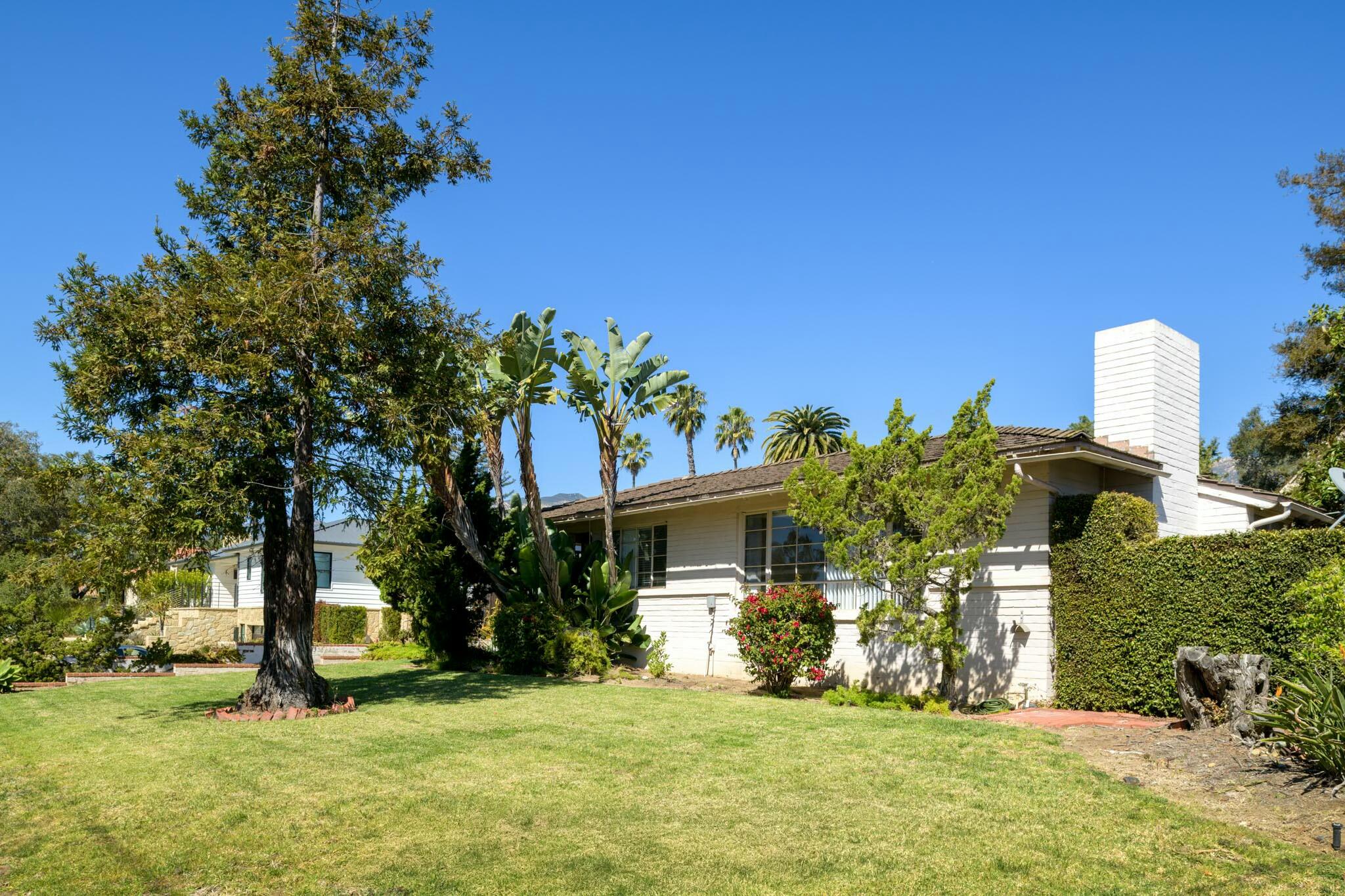 Santa Barbara, California 93105, United States, 4 Bedrooms Bedrooms, ,4 BathroomsBathrooms,Residential,Pending,86026