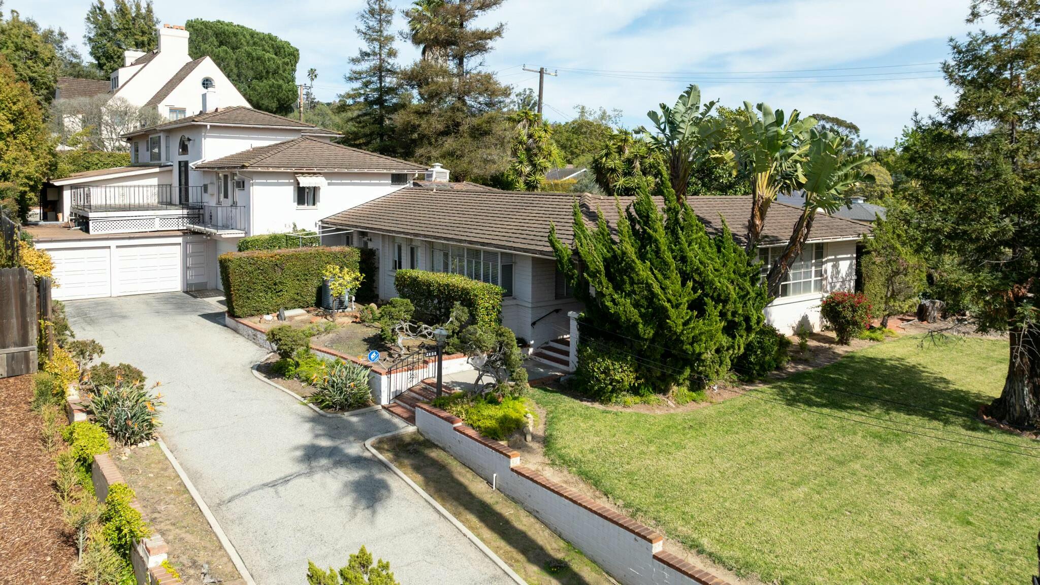 Santa Barbara, California 93105, United States, 4 Bedrooms Bedrooms, ,4 BathroomsBathrooms,Residential,Pending,86026