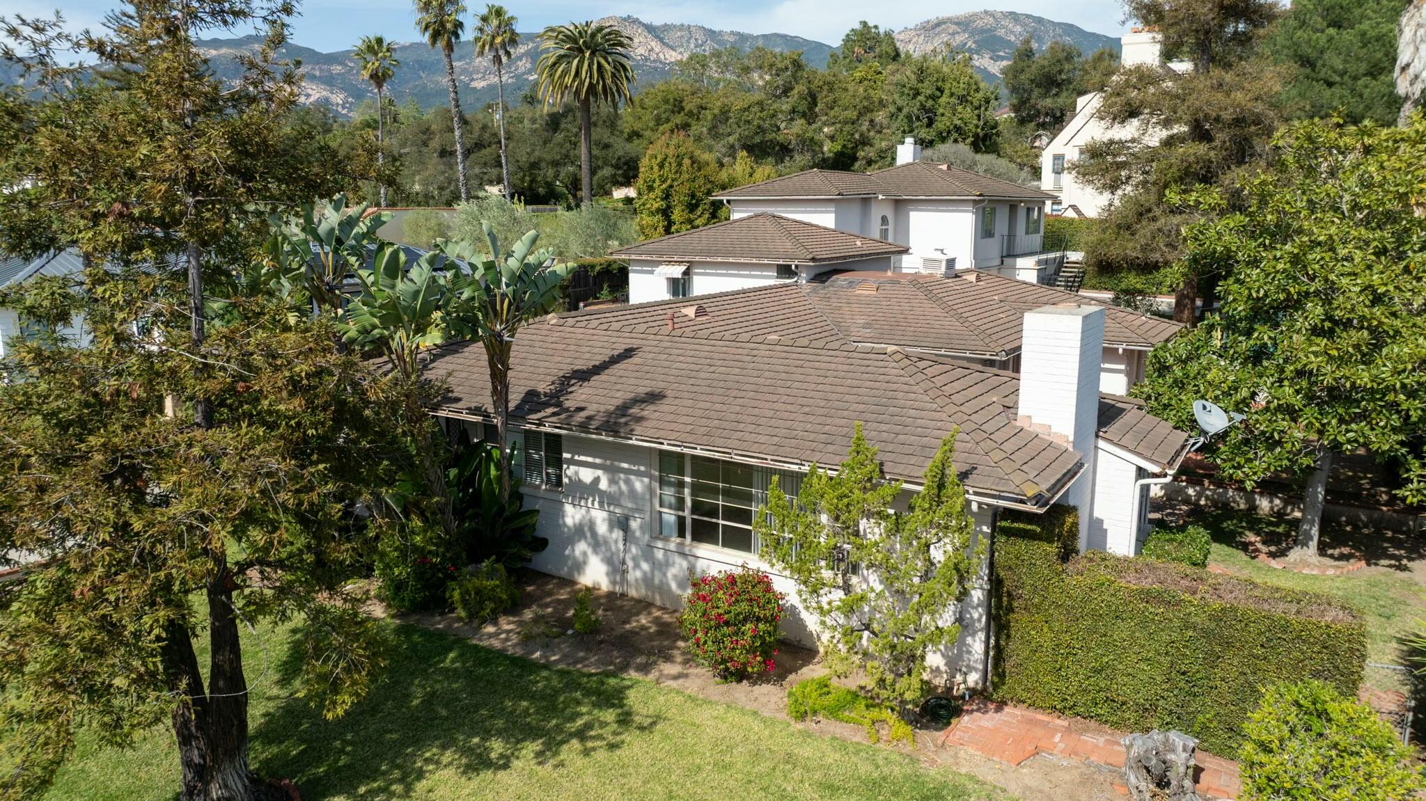 Santa Barbara, California 93105, United States, 4 Bedrooms Bedrooms, ,4 BathroomsBathrooms,Residential,Pending,86026