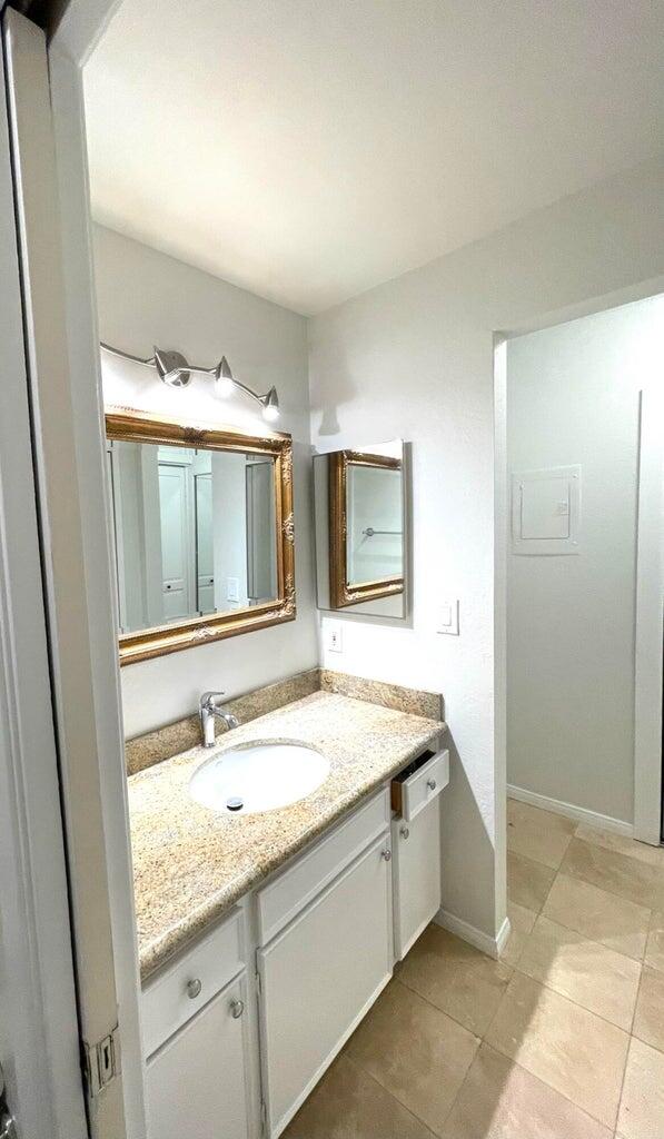 Carpinteria, California 93013, United States, 2 Bedrooms Bedrooms, ,2 BathroomsBathrooms,Residential,Active,215324