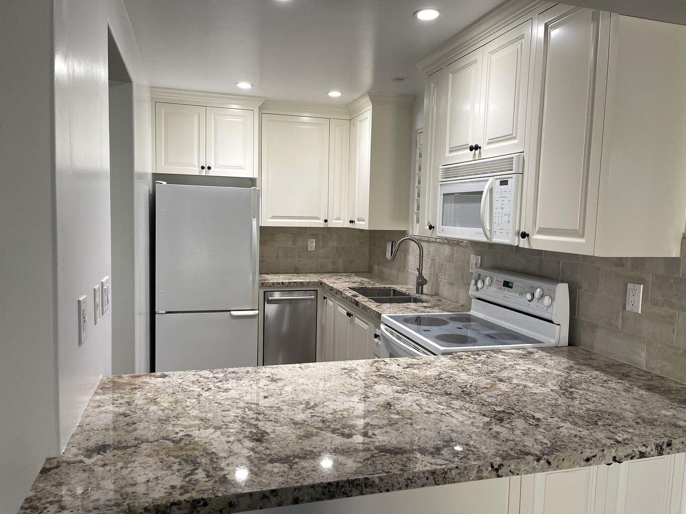 Carpinteria, California 93013, United States, 2 Bedrooms Bedrooms, ,2 BathroomsBathrooms,Residential,Active,215324