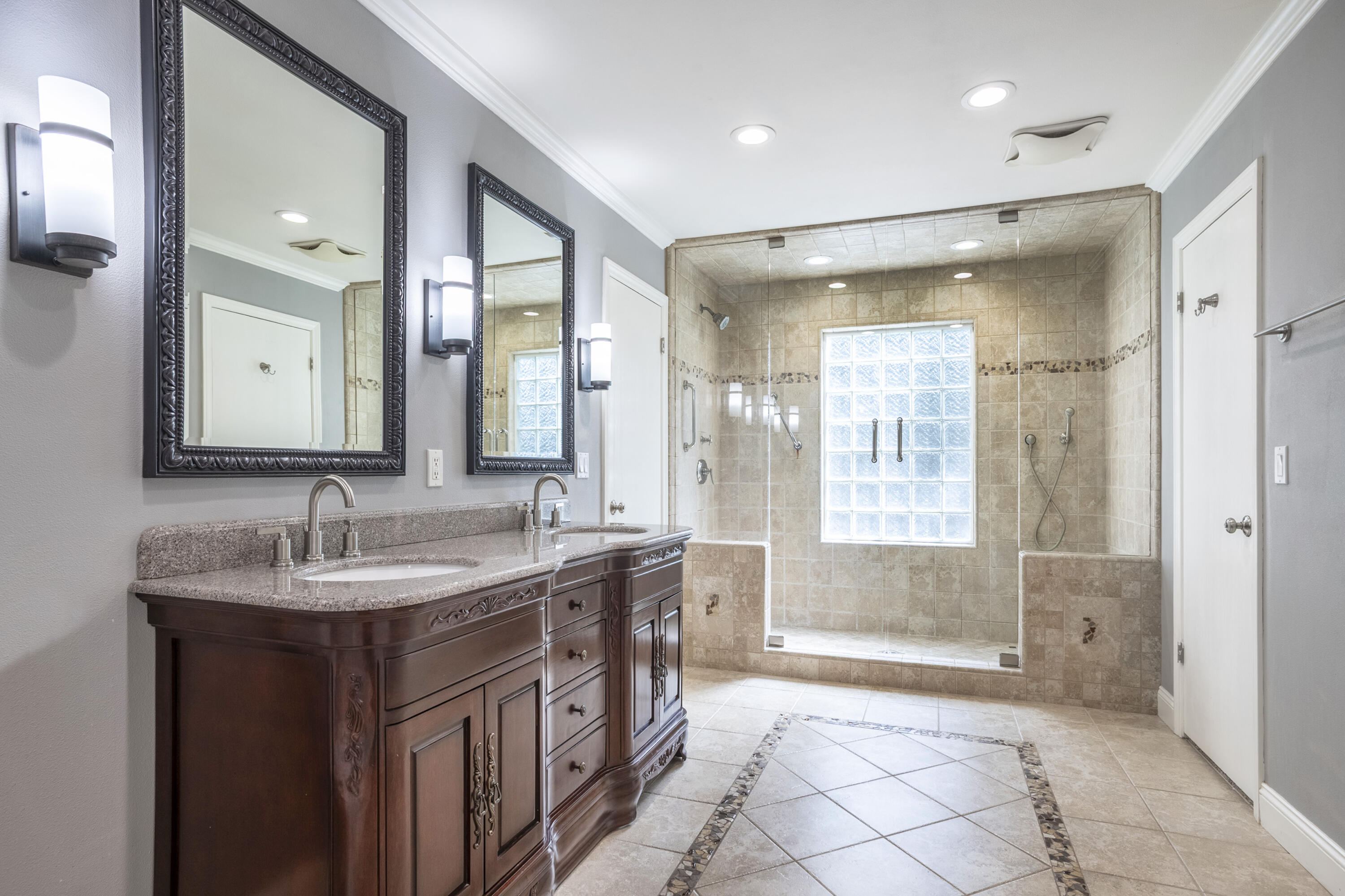 Santa Barbara, California 93111, United States, 5 Bedrooms Bedrooms, ,4 BathroomsBathrooms,Residential,Active,106782