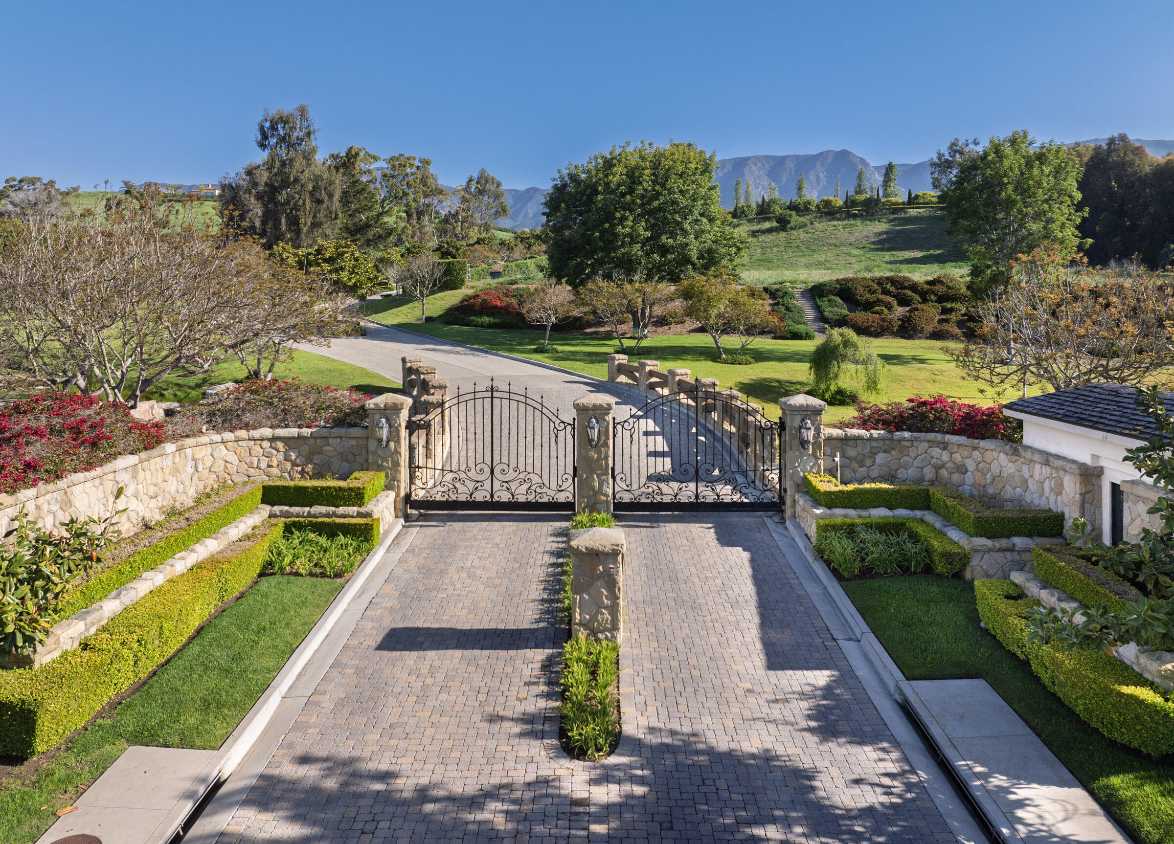 Summerland, California 93067, United States, 6 Bedrooms Bedrooms, ,9 BathroomsBathrooms,Residential,Active,125192