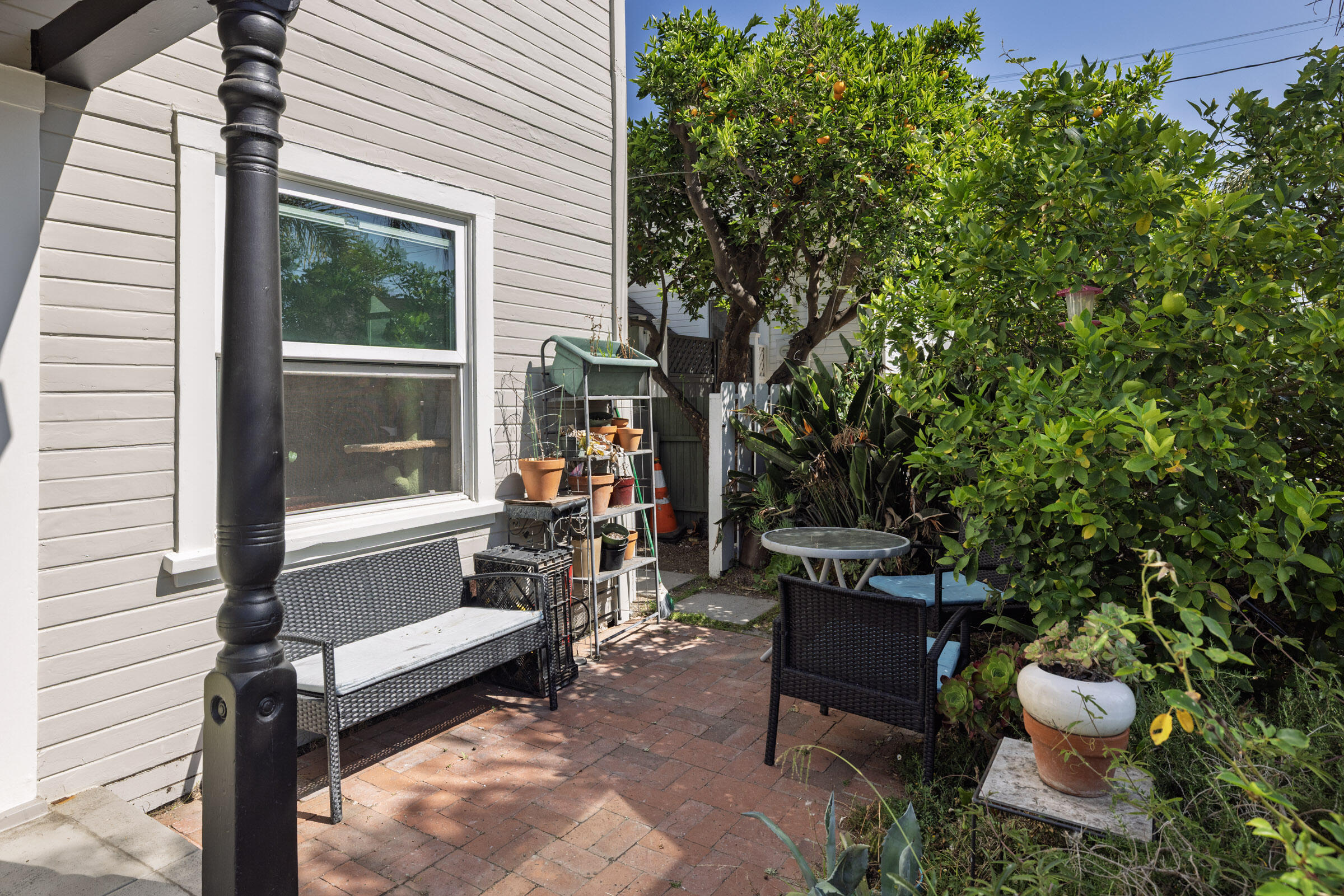 308 W De La Guerra Street