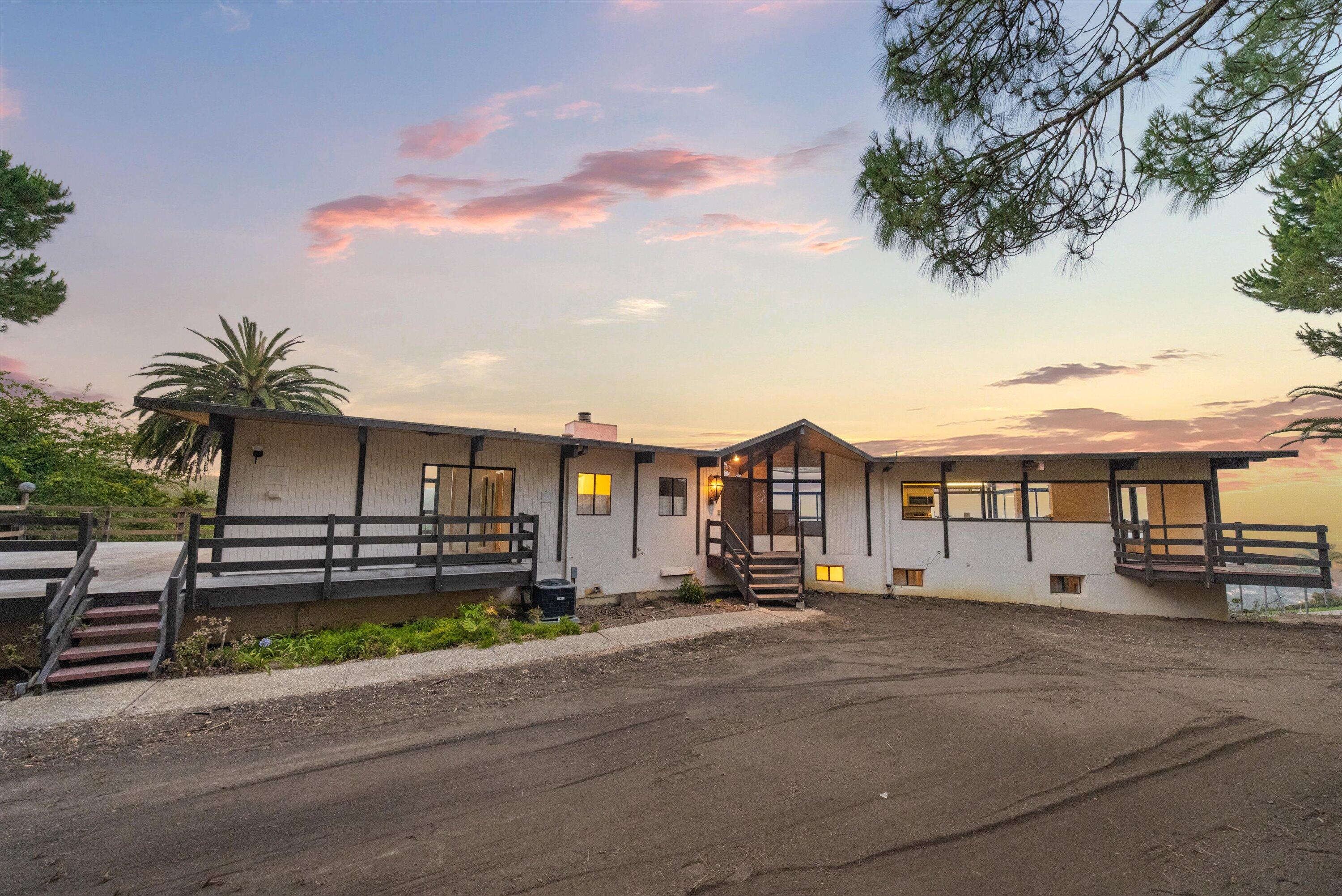 Santa Barbara, California 93109, United States, 3 Bedrooms Bedrooms, ,4 BathroomsBathrooms,Residential,Active,163109