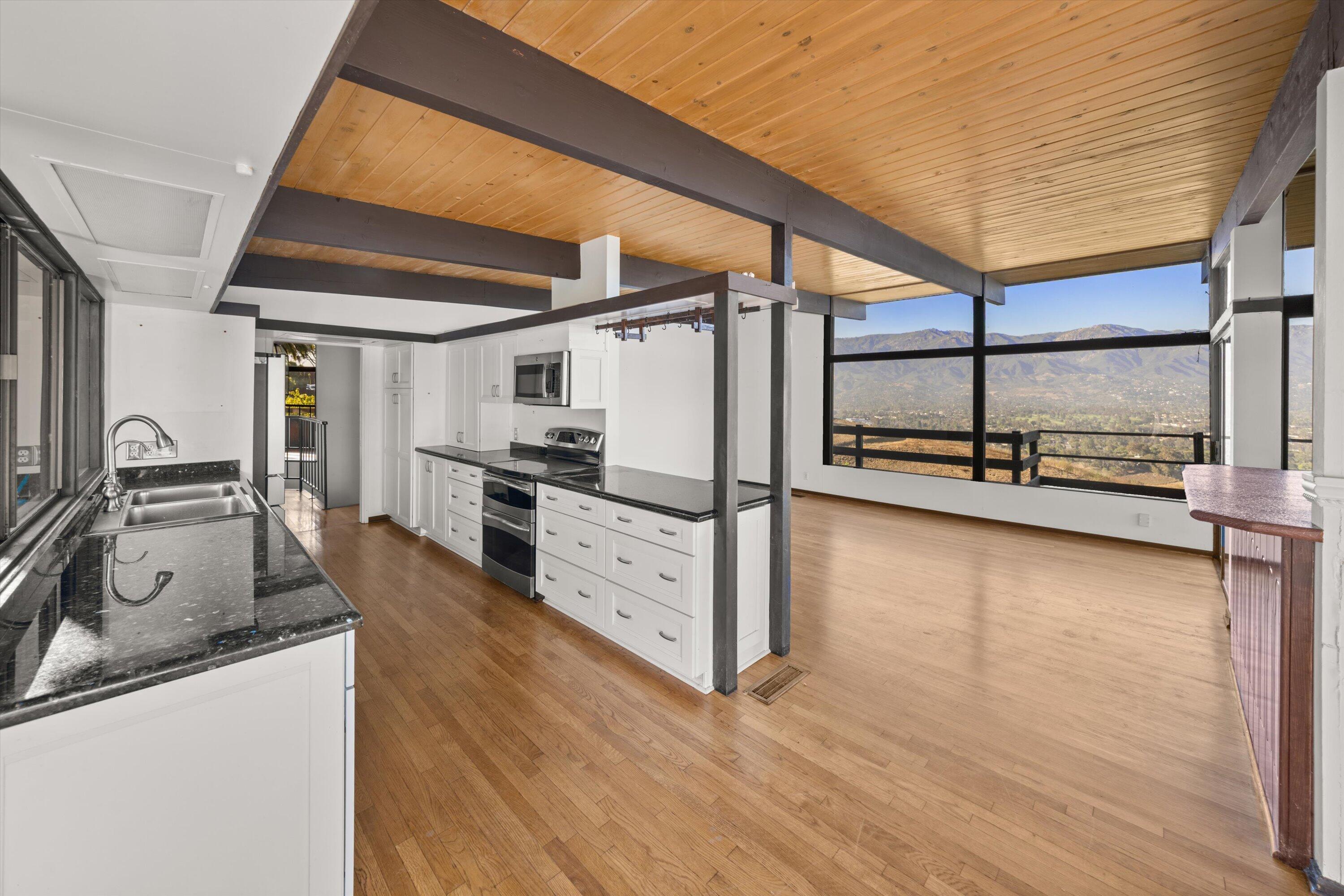 Santa Barbara, California 93109, United States, 3 Bedrooms Bedrooms, ,4 BathroomsBathrooms,Residential,Active,163109