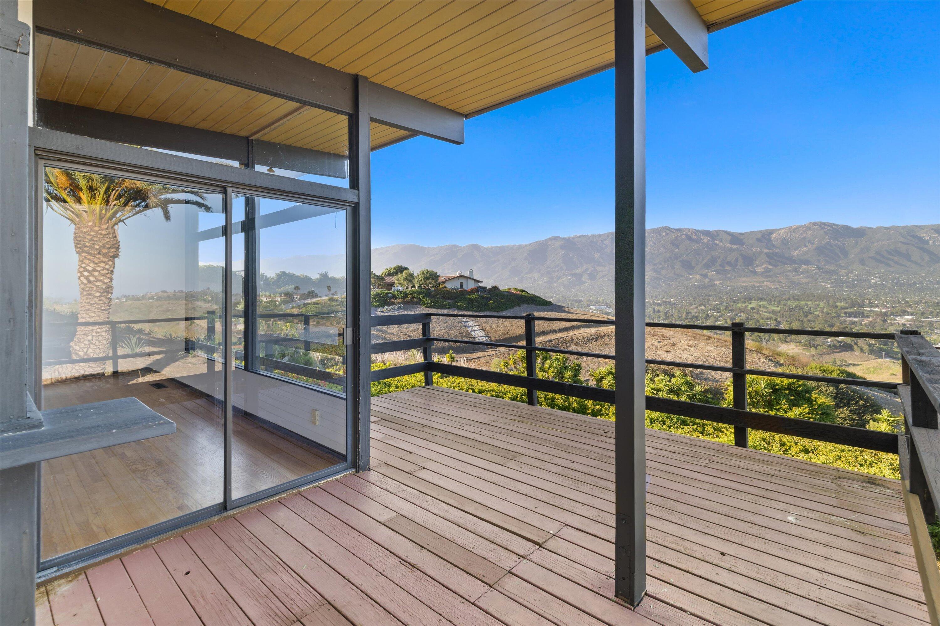 Santa Barbara, California 93109, United States, 3 Bedrooms Bedrooms, ,4 BathroomsBathrooms,Residential,Active,163109