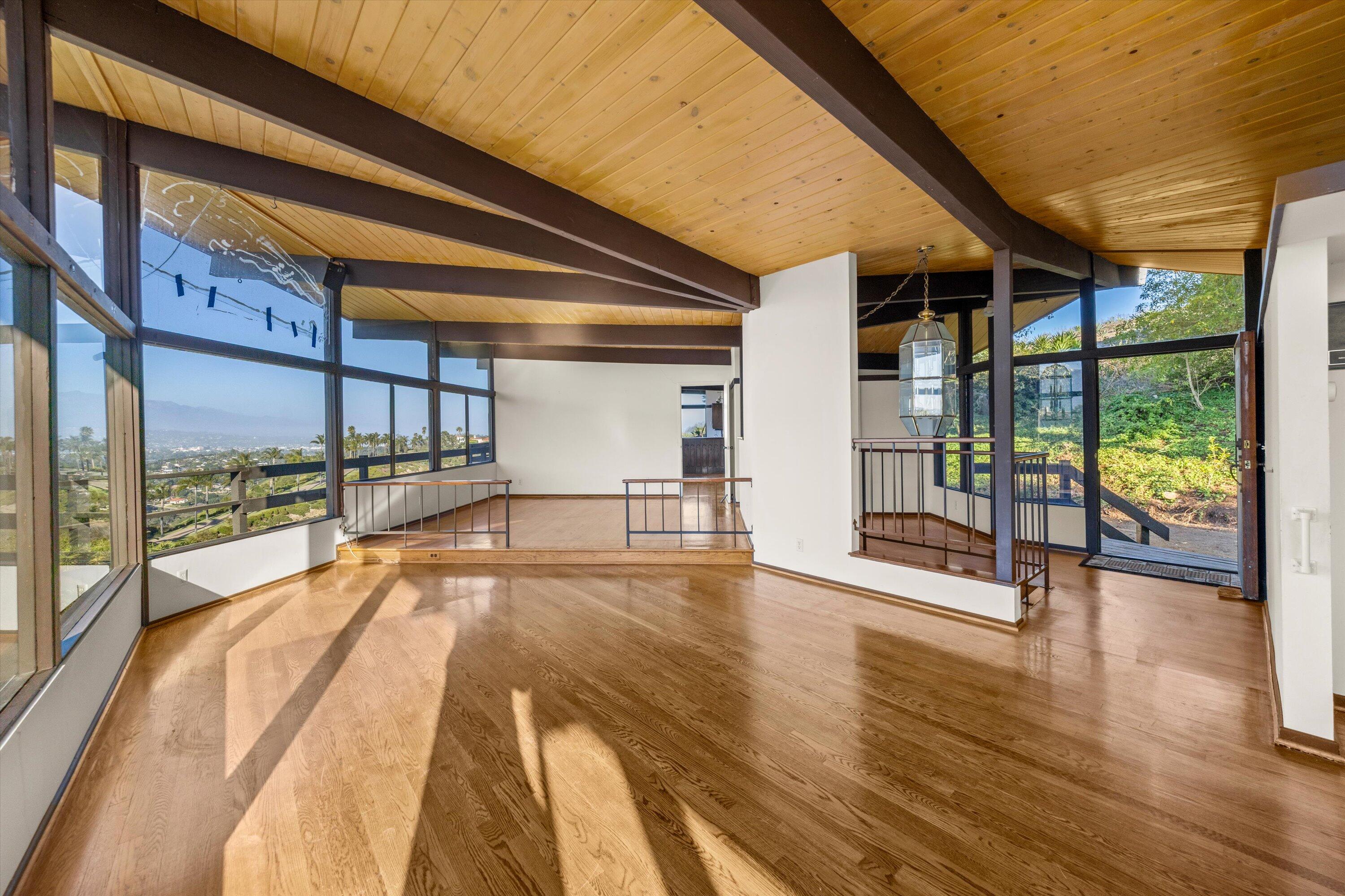 Santa Barbara, California 93109, United States, 3 Bedrooms Bedrooms, ,4 BathroomsBathrooms,Residential,Active,163109