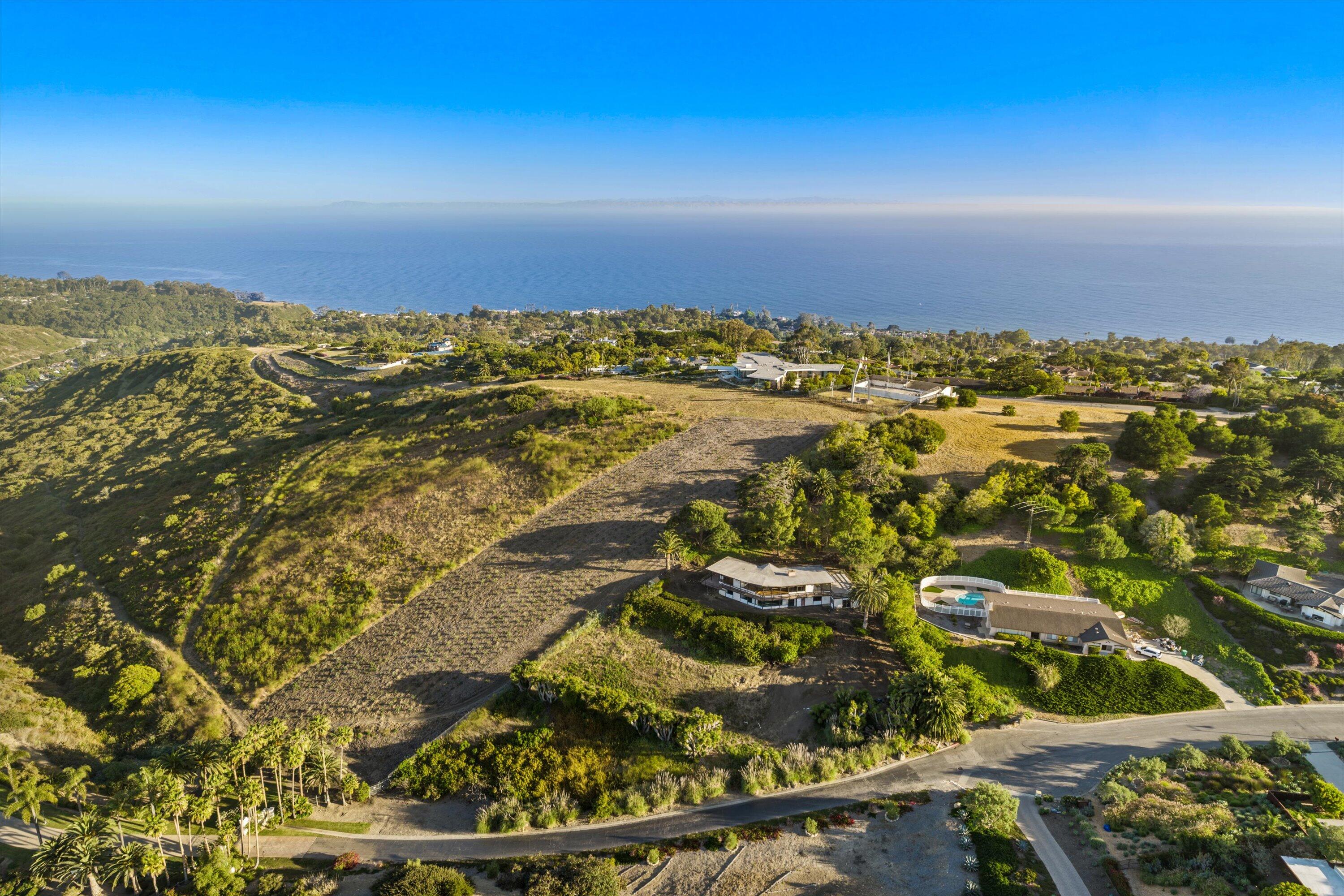 Santa Barbara, California 93109, United States, 3 Bedrooms Bedrooms, ,4 BathroomsBathrooms,Residential,Active,163109