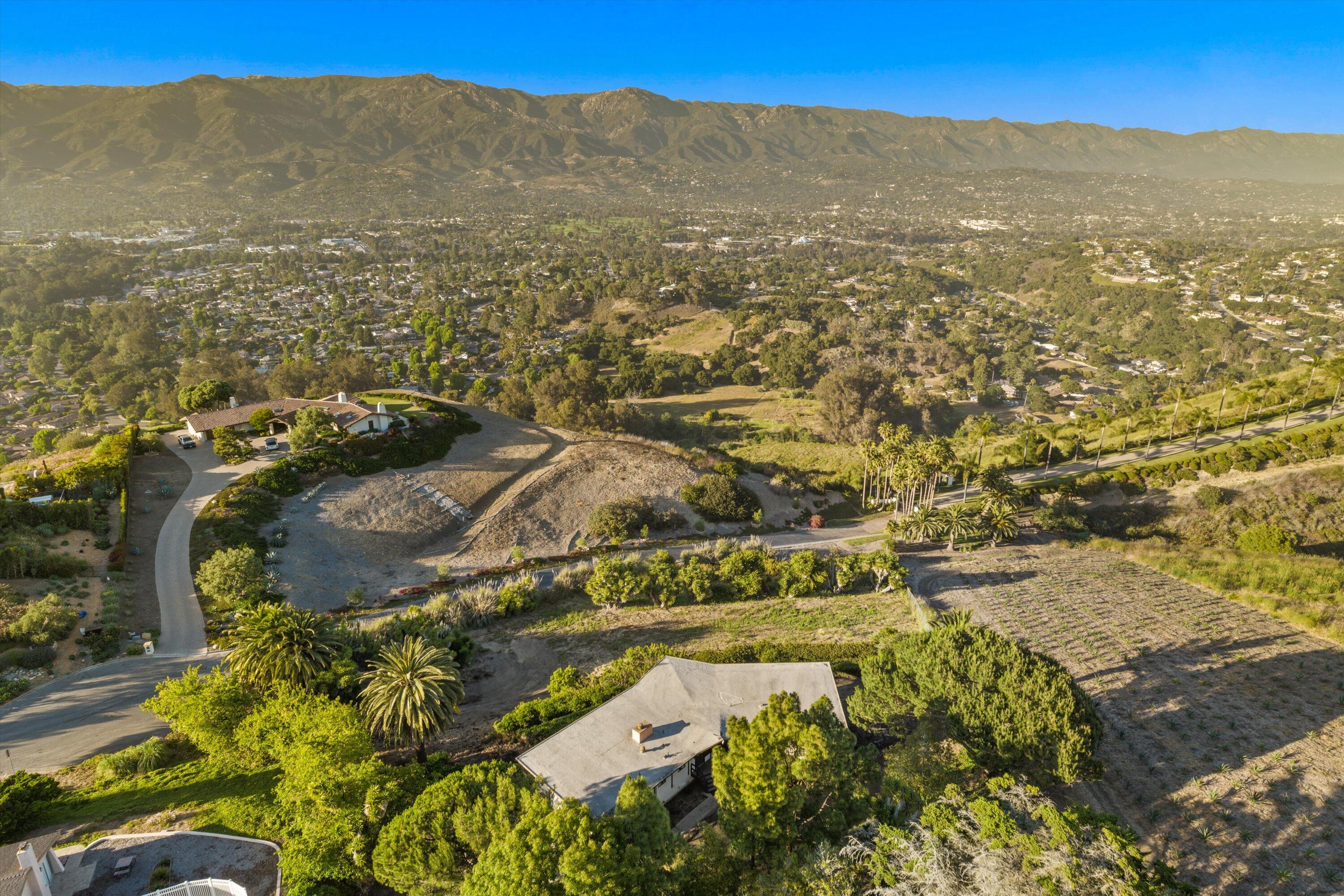 Santa Barbara, California 93109, United States, 3 Bedrooms Bedrooms, ,4 BathroomsBathrooms,Residential,Active,163109