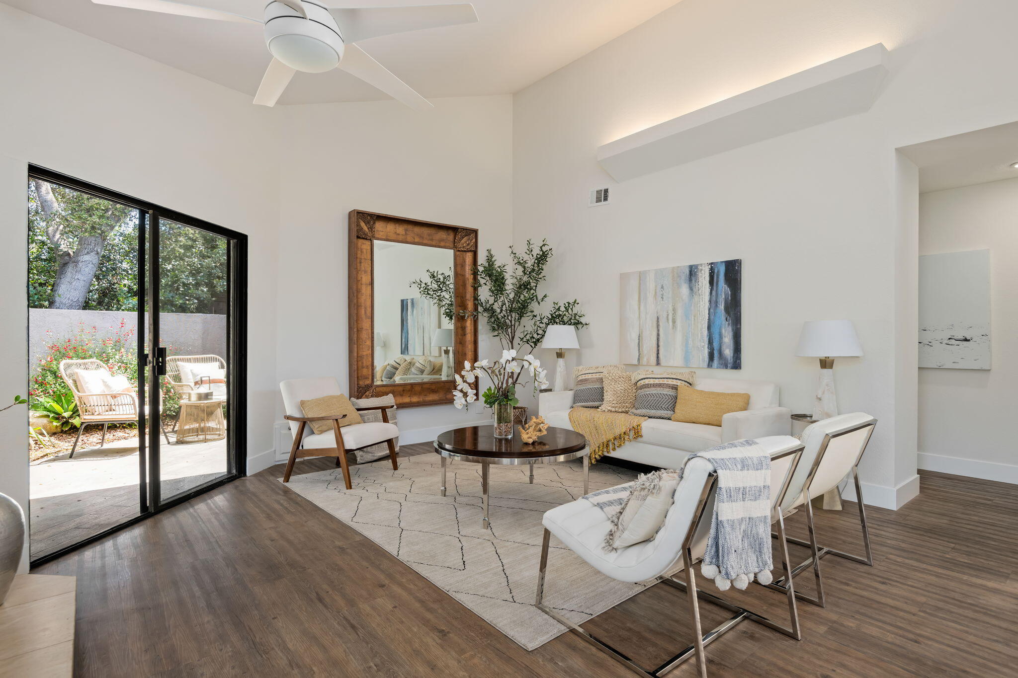 Santa Barbara, California 93111, United States, 2 Bedrooms Bedrooms, ,2 BathroomsBathrooms,Residential,Pending,129718