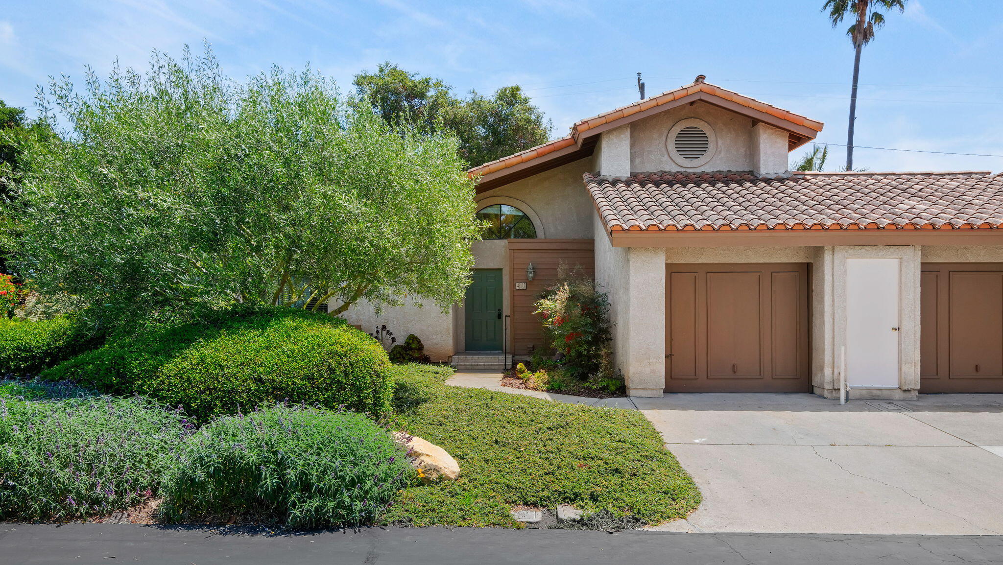 Santa Barbara, California 93111, United States, 2 Bedrooms Bedrooms, ,2 BathroomsBathrooms,Residential,Pending,129718