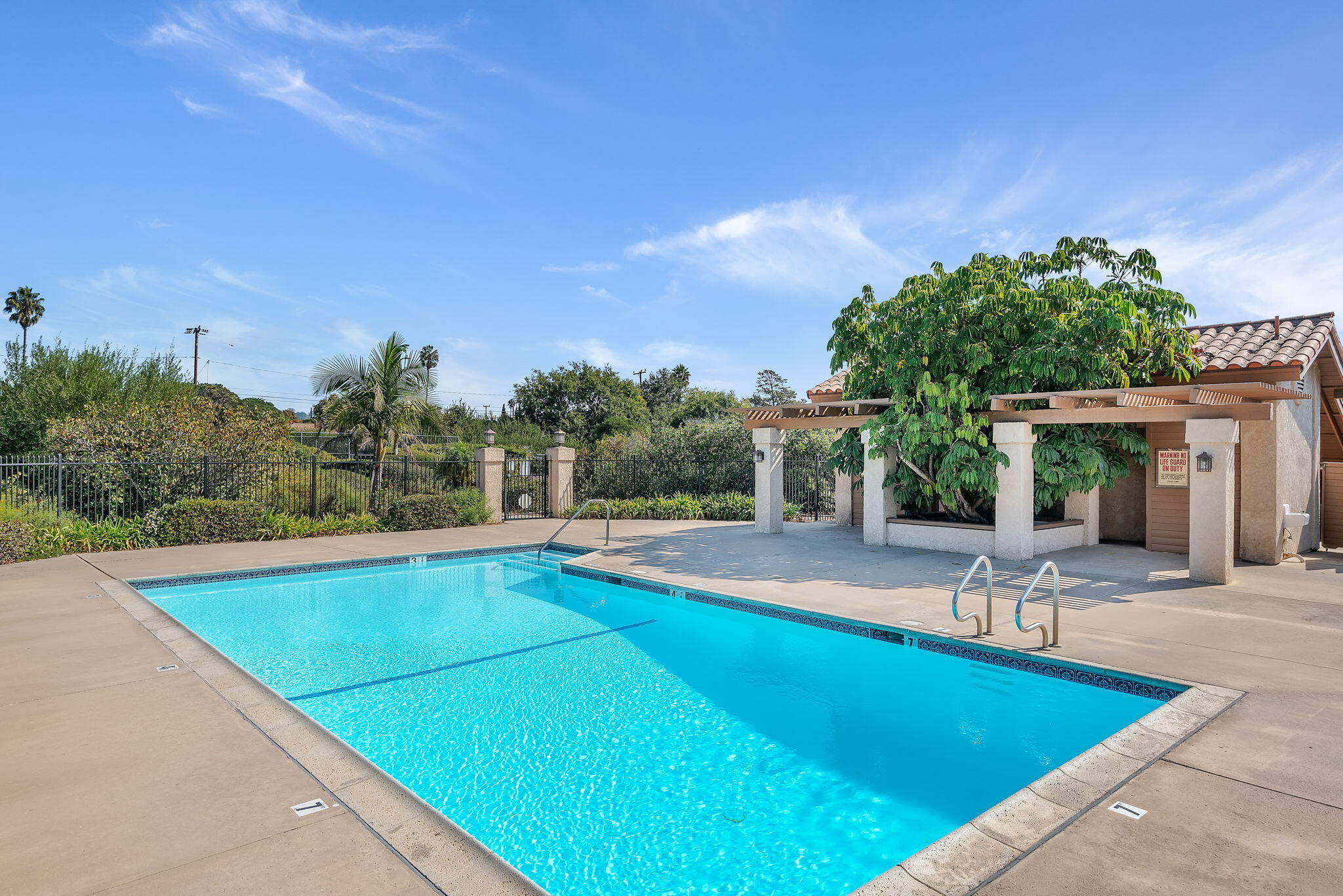 Santa Barbara, California 93111, United States, 2 Bedrooms Bedrooms, ,2 BathroomsBathrooms,Residential,Pending,129718