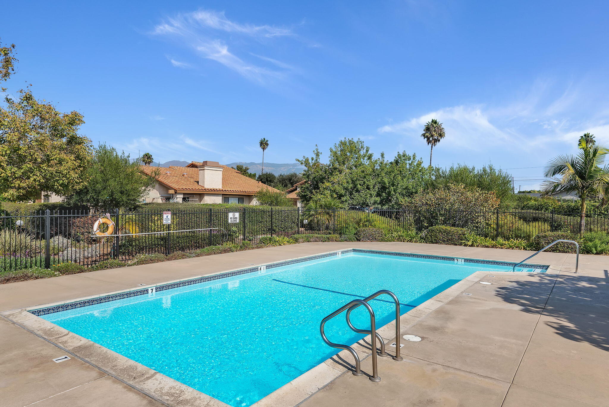 Santa Barbara, California 93111, United States, 2 Bedrooms Bedrooms, ,2 BathroomsBathrooms,Residential,Pending,129718