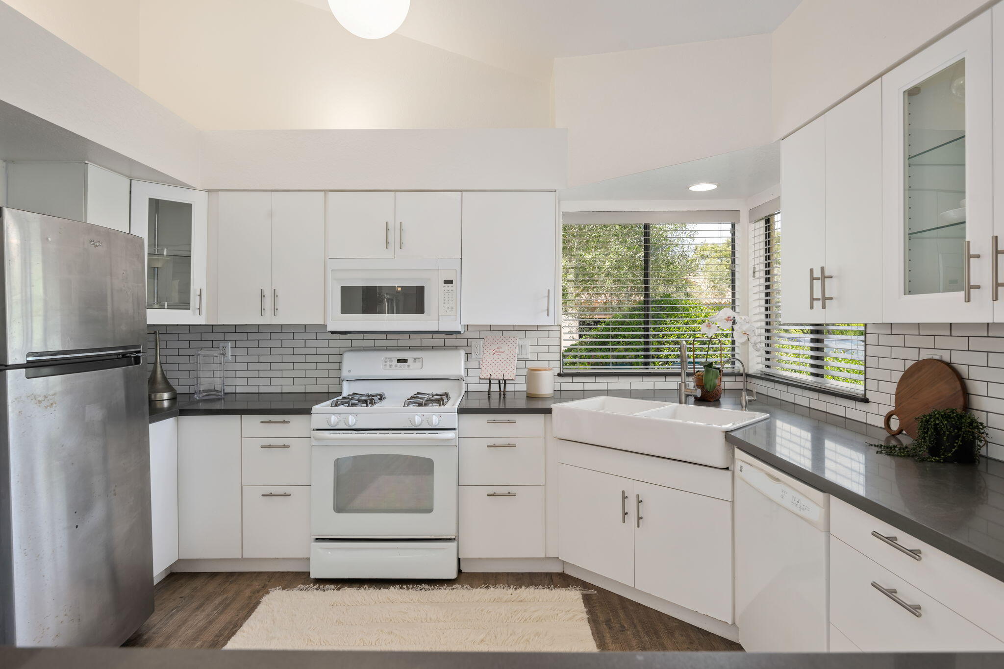 Santa Barbara, California 93111, United States, 2 Bedrooms Bedrooms, ,2 BathroomsBathrooms,Residential,Pending,129718