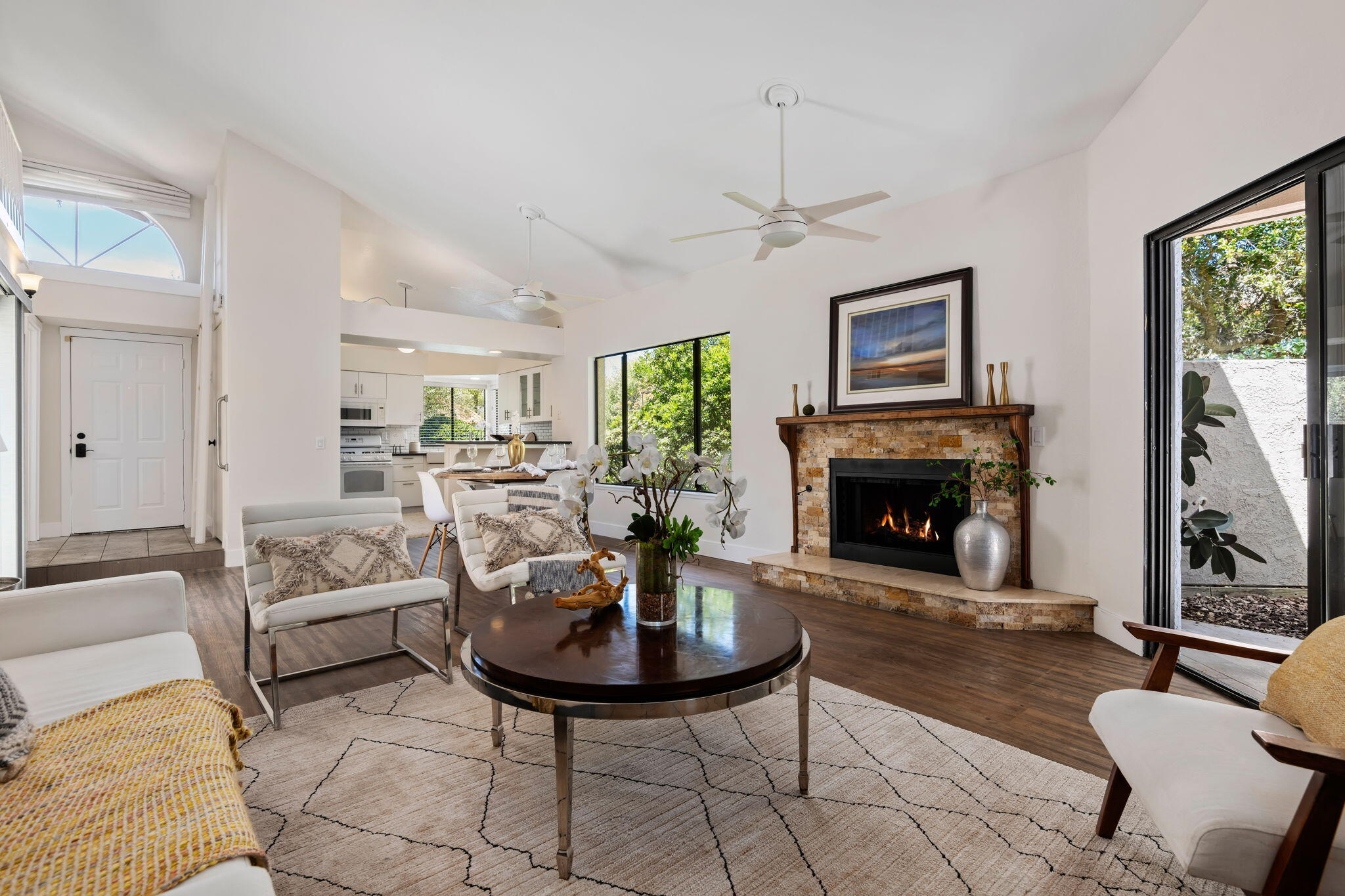 Santa Barbara, California 93111, United States, 2 Bedrooms Bedrooms, ,2 BathroomsBathrooms,Residential,Pending,129718