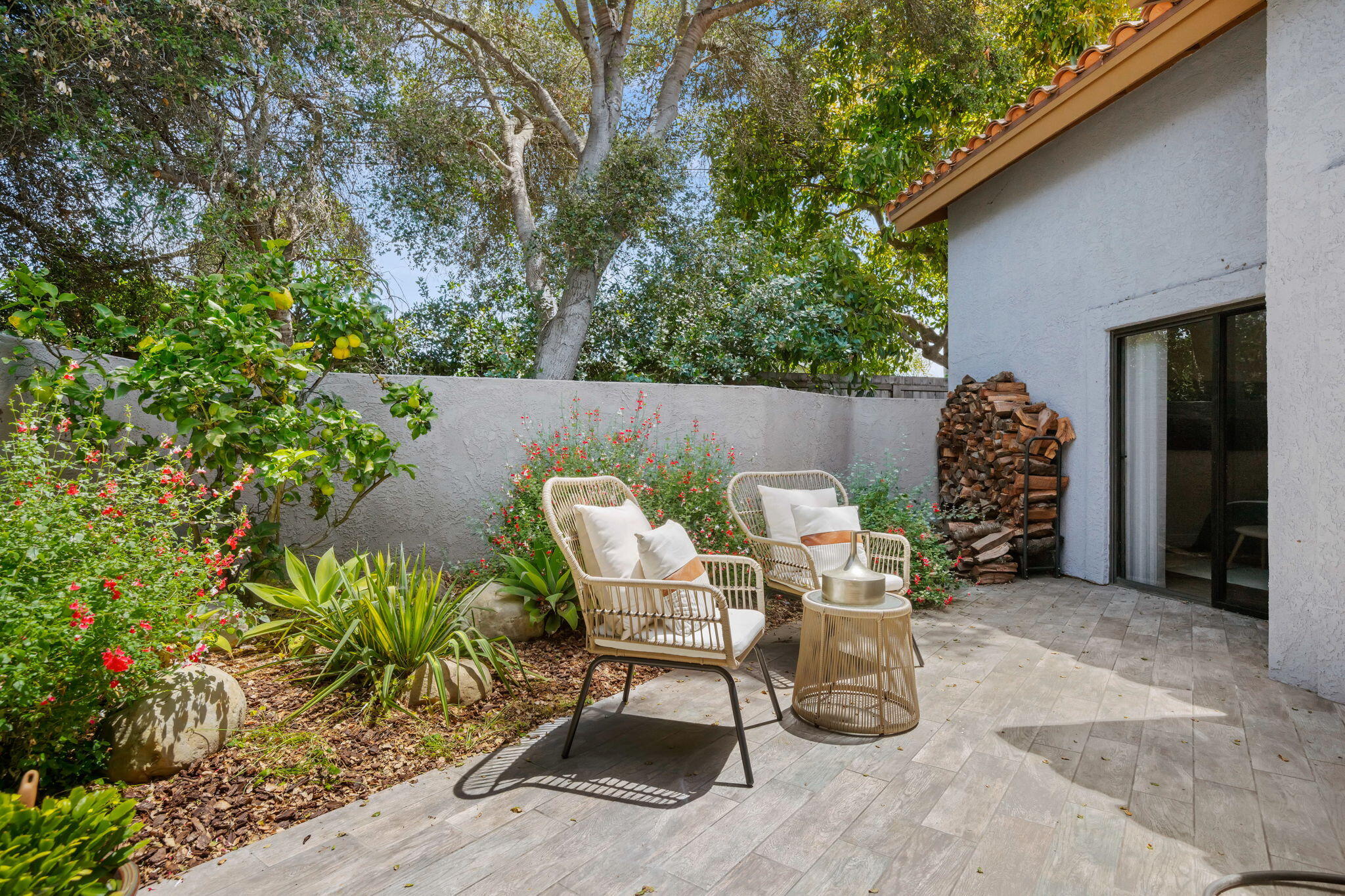 Santa Barbara, California 93111, United States, 2 Bedrooms Bedrooms, ,2 BathroomsBathrooms,Residential,Pending,129718