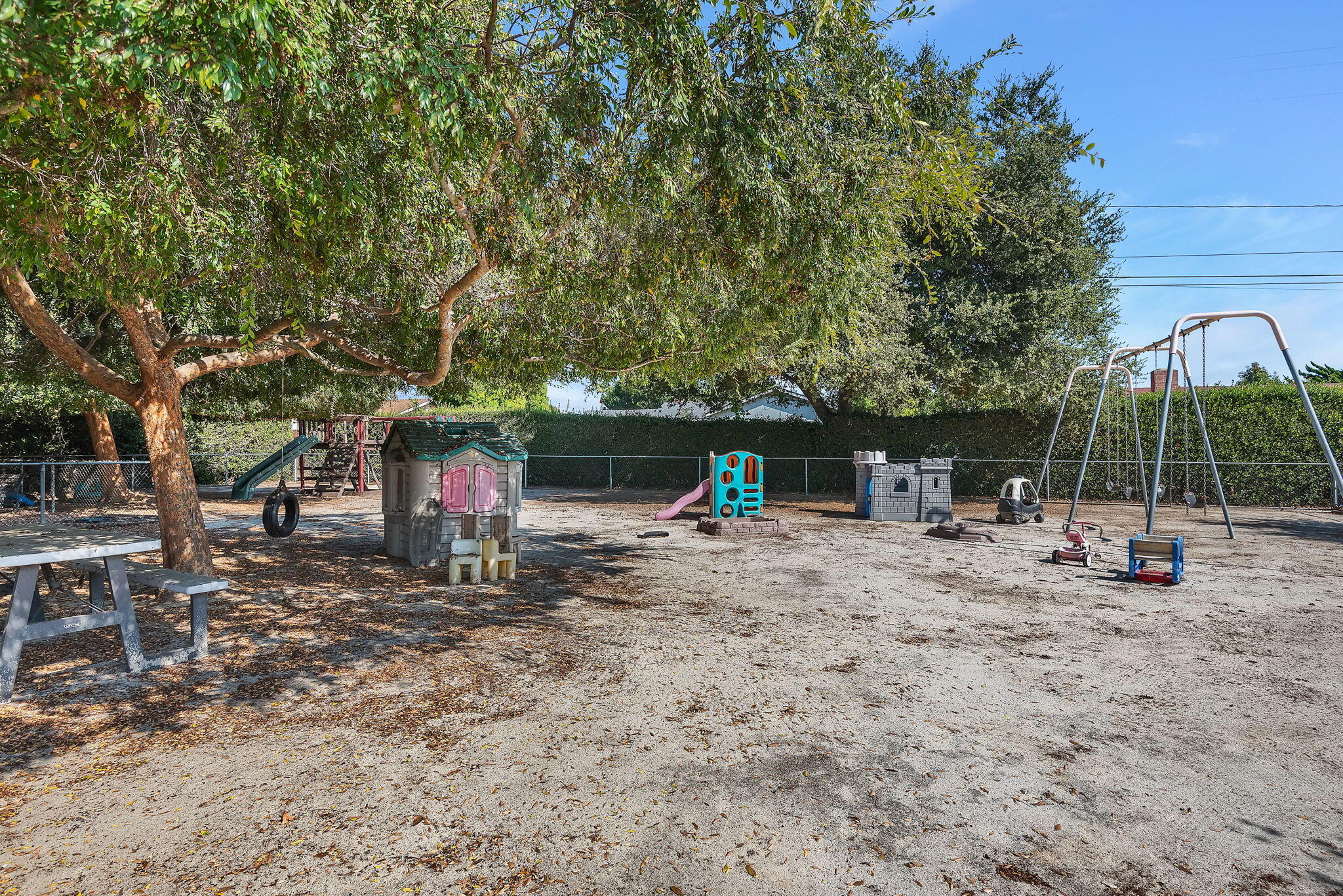 Santa Barbara, California 93111, United States, 2 Bedrooms Bedrooms, ,2 BathroomsBathrooms,Residential,Pending,129718